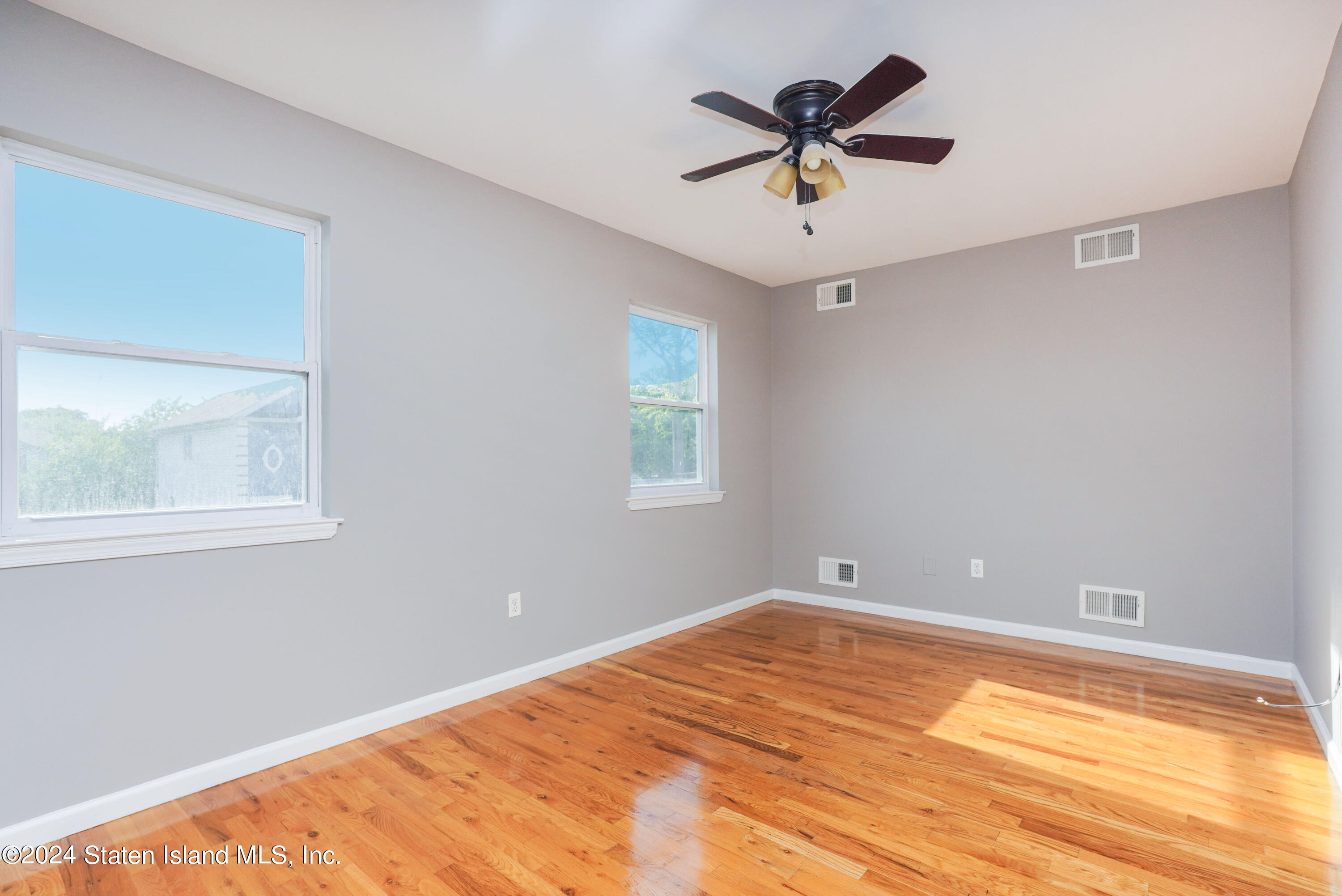 240 Harbor Road Staten Island, NY 10303 - Photo 25 of 32 Bedroom