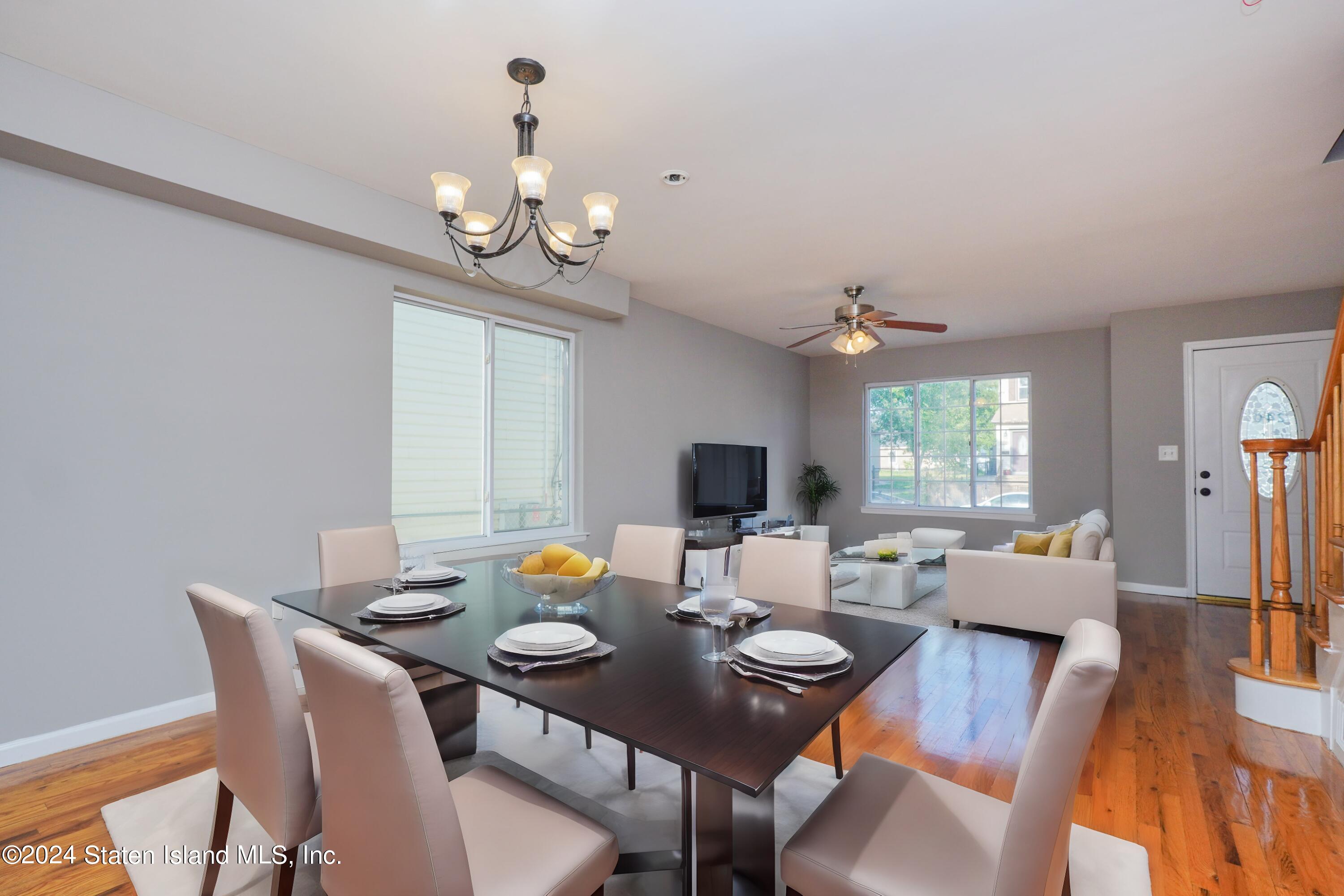 240 Harbor Road Staten Island, NY 10303 - Photo 4 of 32 Dinning Room Staged