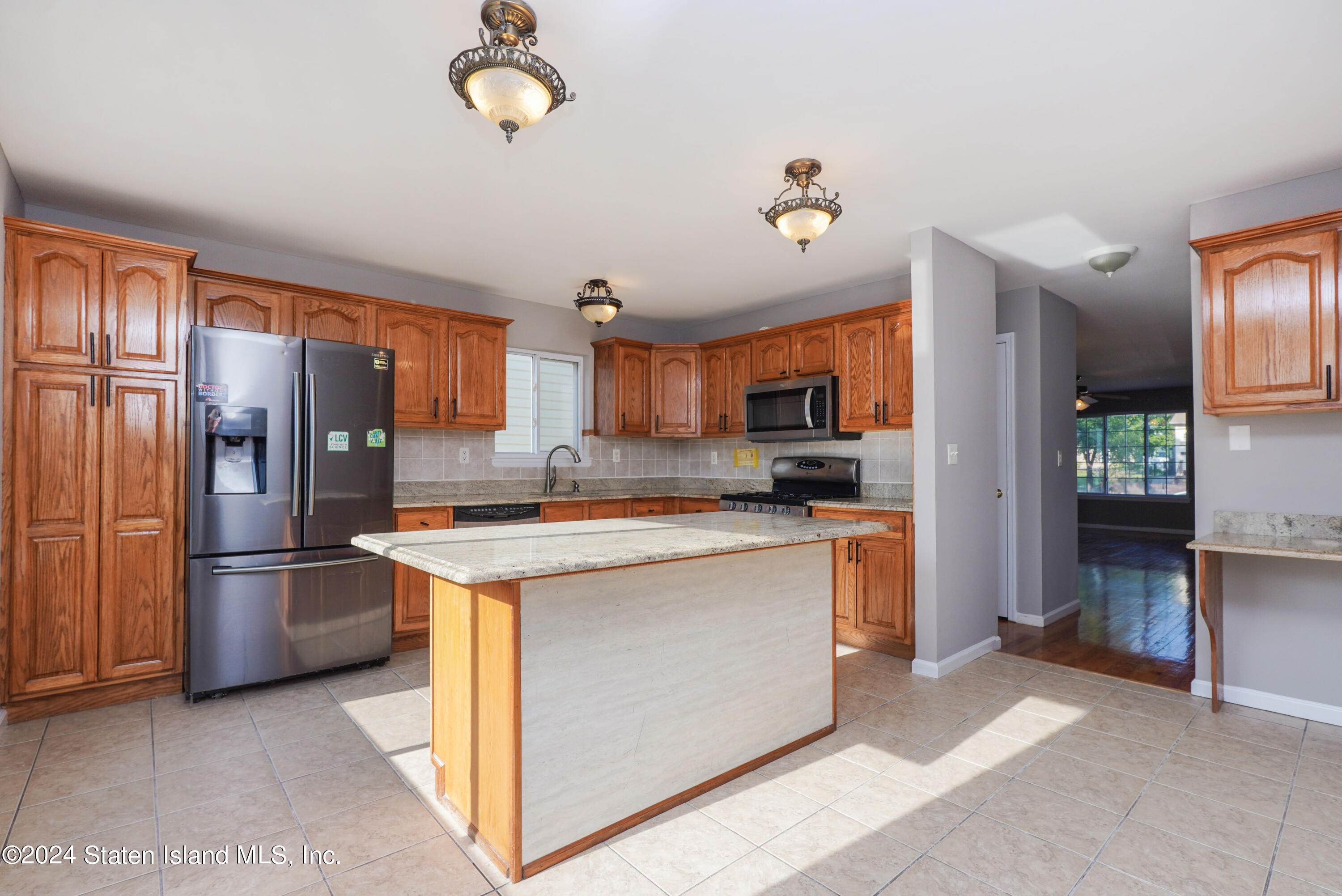 240 Harbor Road Staten Island, NY 10303 - Photo 6 of 32 Kitchen