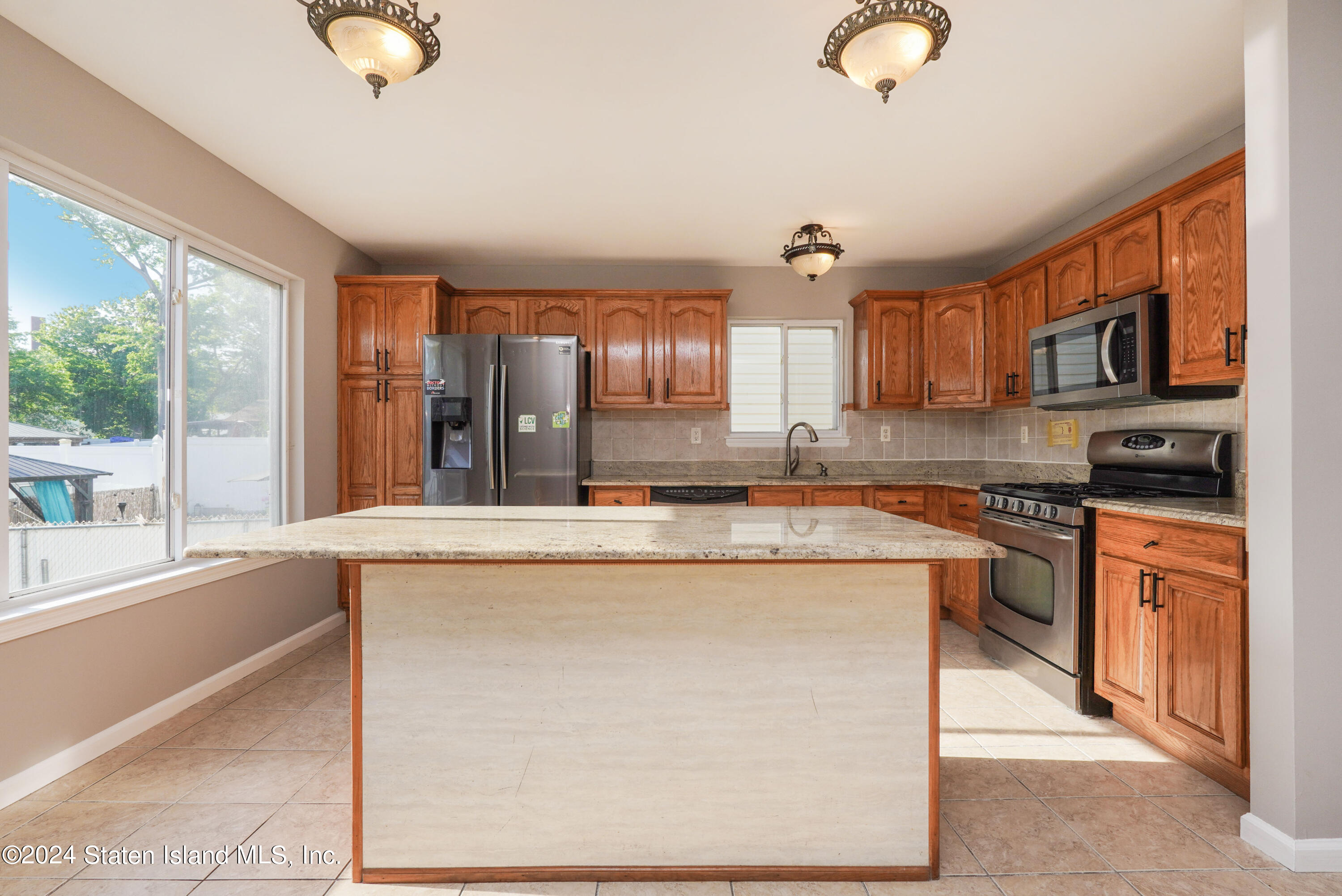 240 Harbor Road Staten Island, NY 10303 - Photo 7 of 32 Kitchen