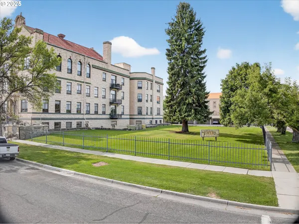 $172,000 | 2365 4th Street, Unit 201, Baker City, OR 97814