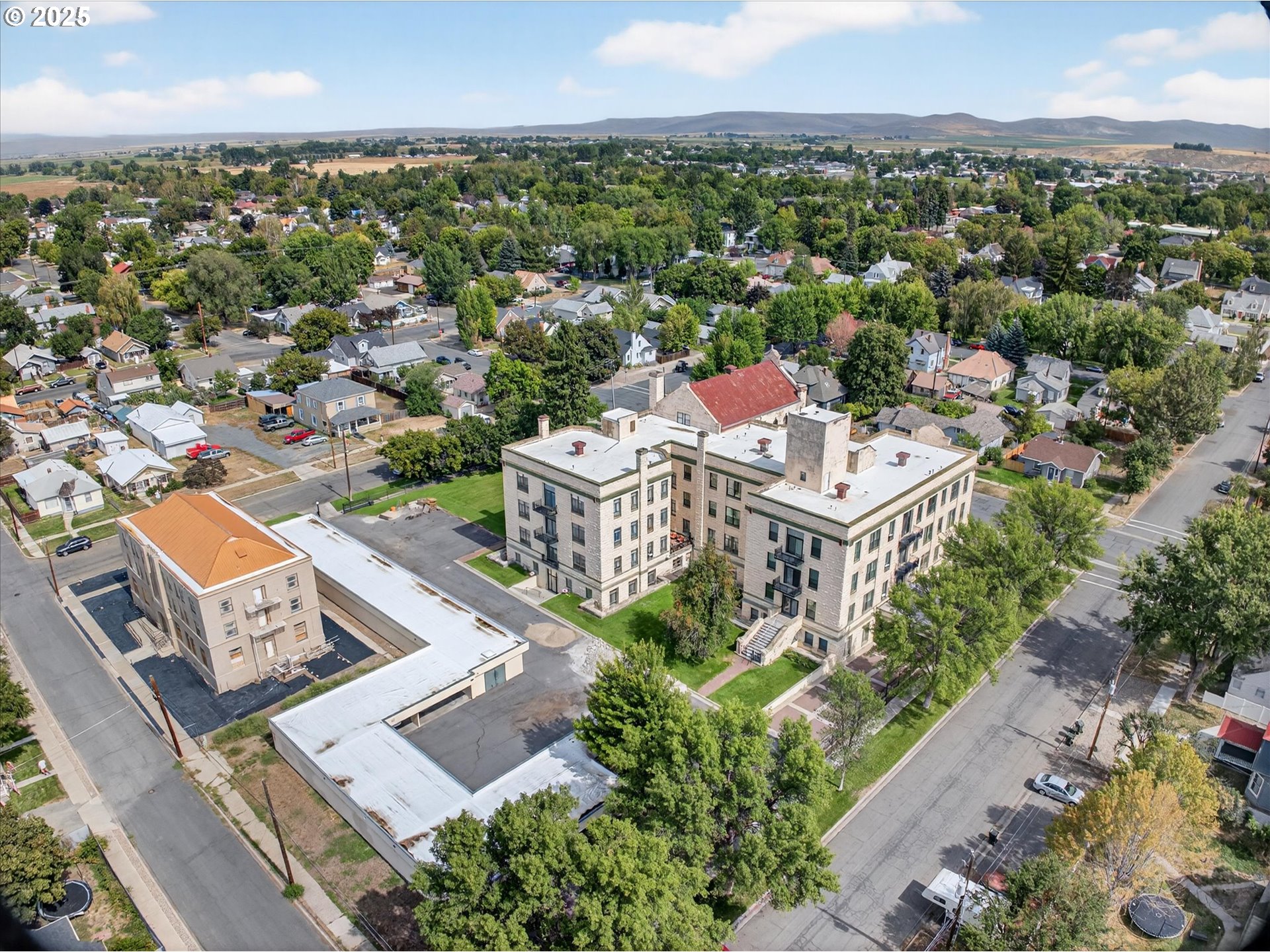 2365 4th Street, Unit 201 Baker City, OR 97814 - Photo 22 of 33 an aerial view of multiple house