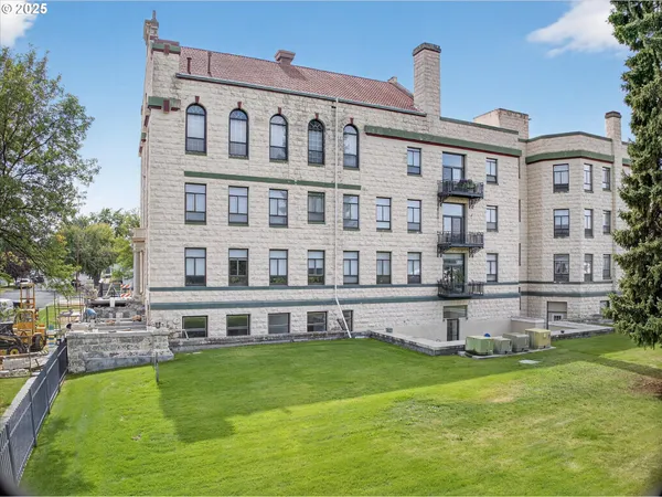 $172,000 | 2365 4th Street, Unit 201, Baker City, OR 97814