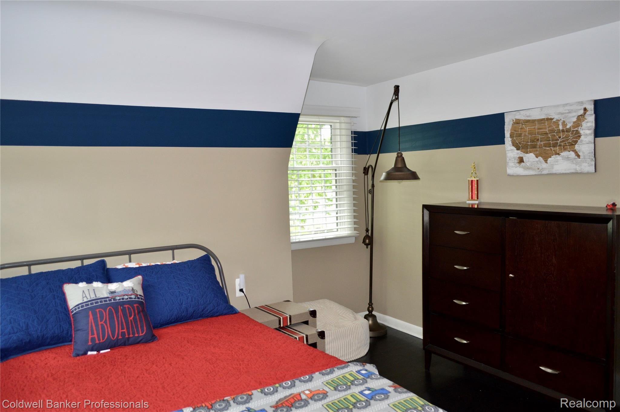 34501 Quaker Valley Road Farmington, MI 48331 - Photo 26 of 43 Second Floor Bedroom