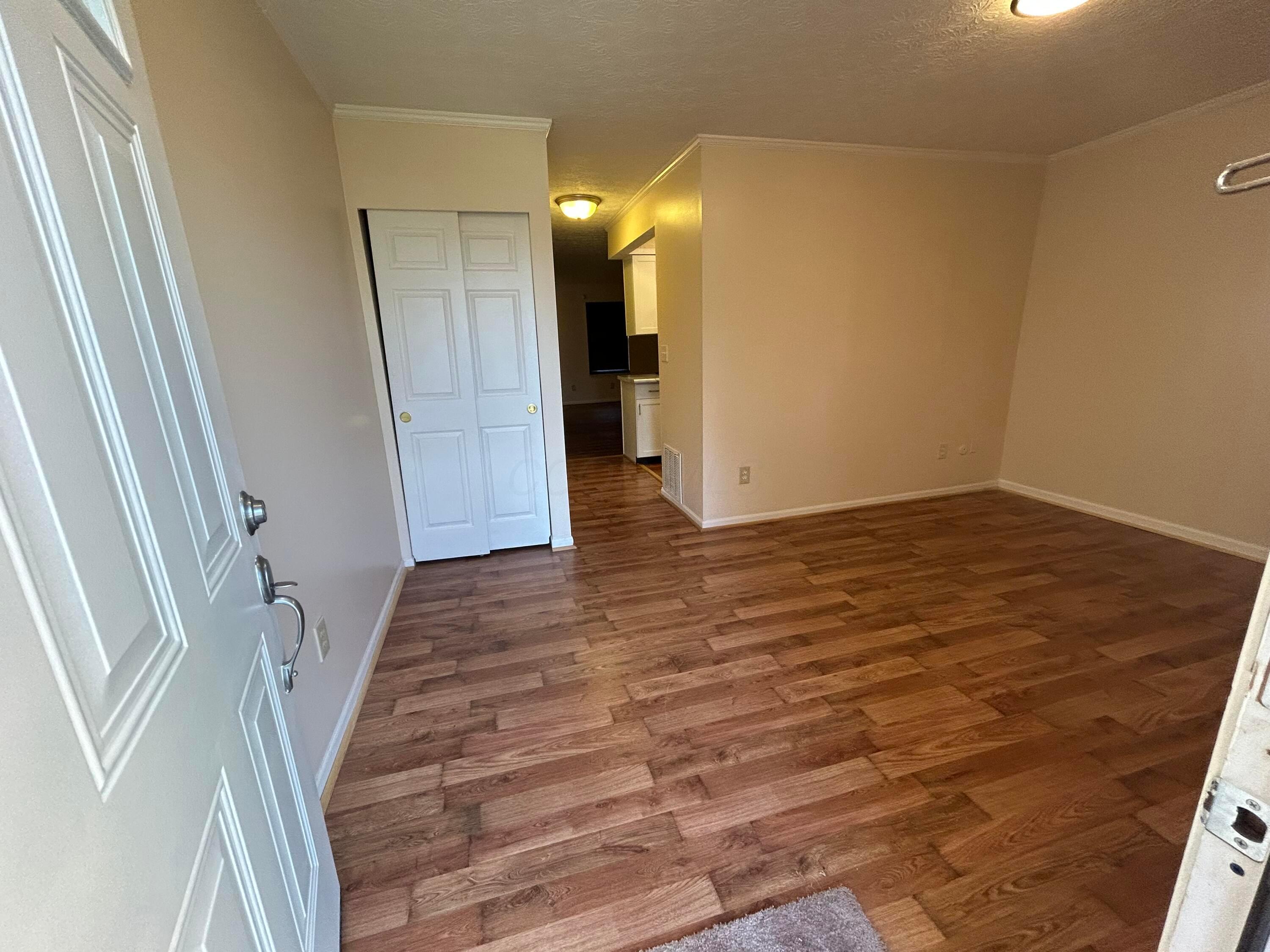 2696 Petzinger Road Columbus, OH 43209 - Photo 2 of 18 Living Room