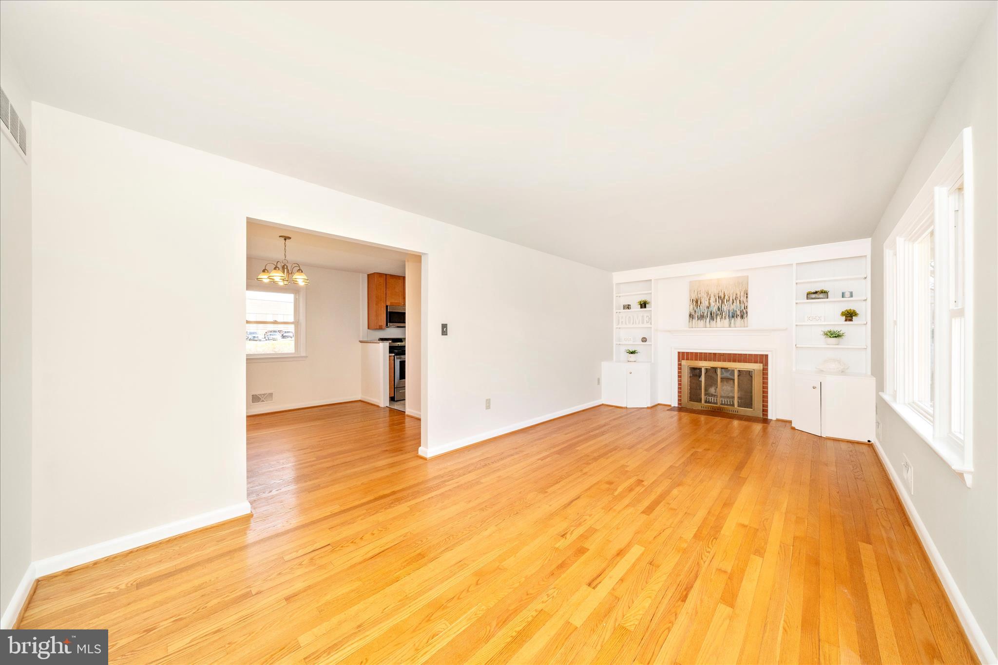 30 Georgetown Road Walkersville, MD 21793 - Photo 4 of 52 You will notice the refinished hardwoods floors.