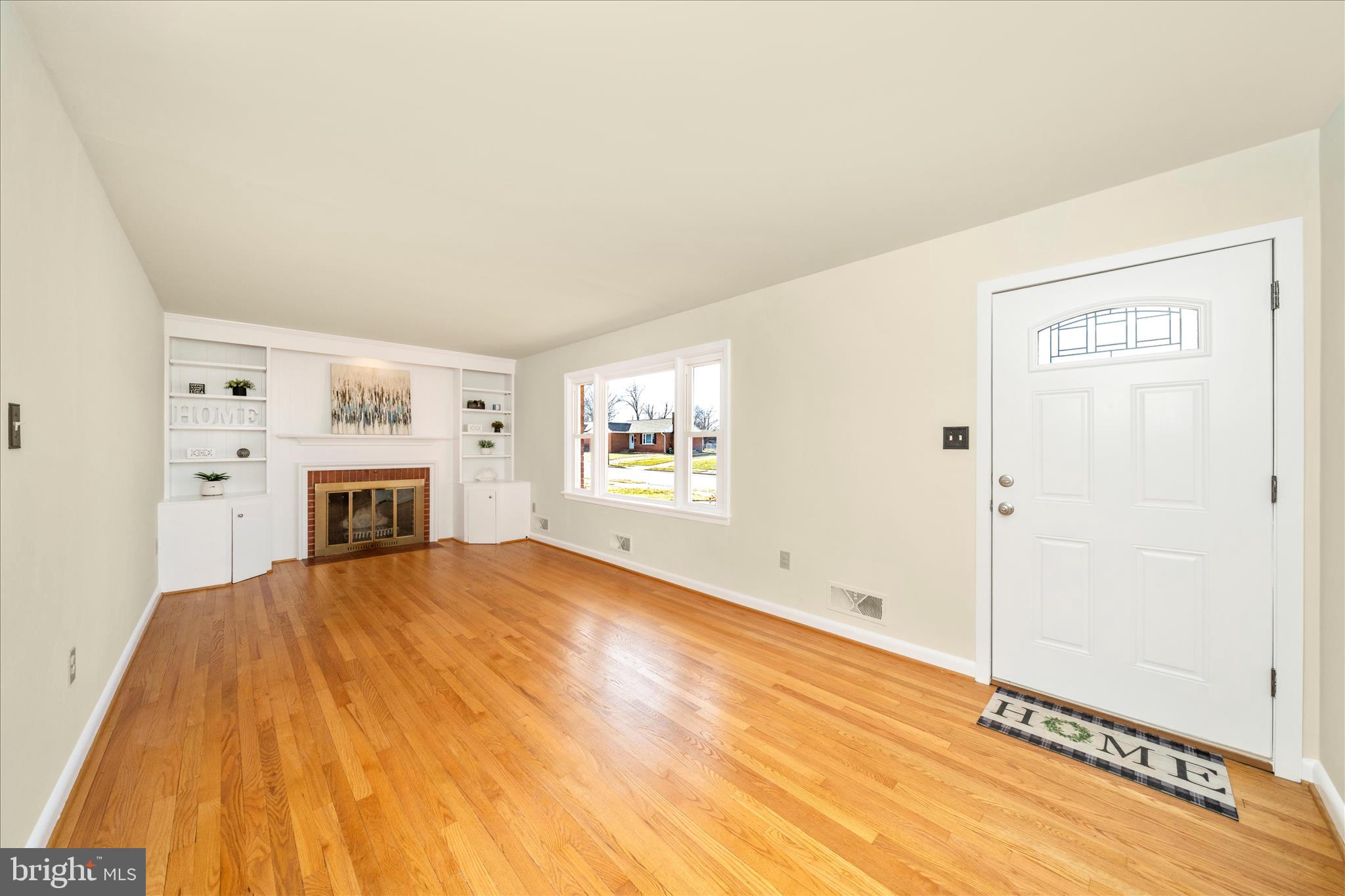 30 Georgetown Road Walkersville, MD 21793 - Photo 6 of 52 And the living room is sweet!