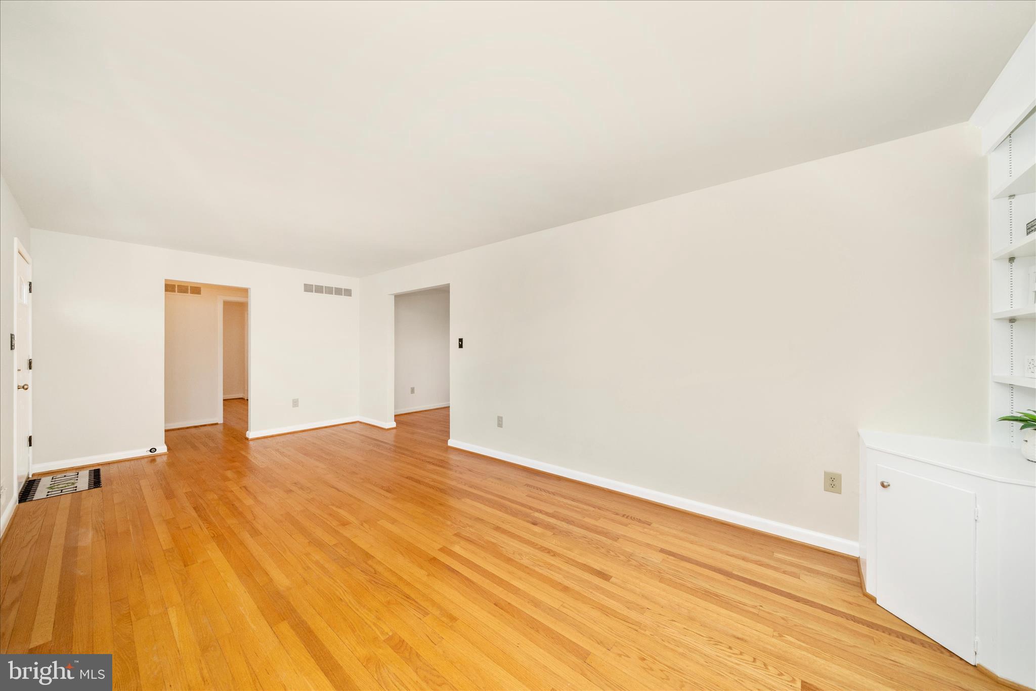 30 Georgetown Road Walkersville, MD 21793 - Photo 7 of 52 Living Room
