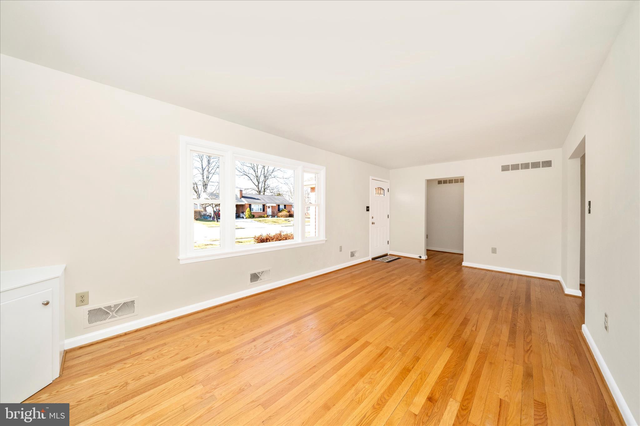 30 Georgetown Road Walkersville, MD 21793 - Photo 8 of 52 Living Room