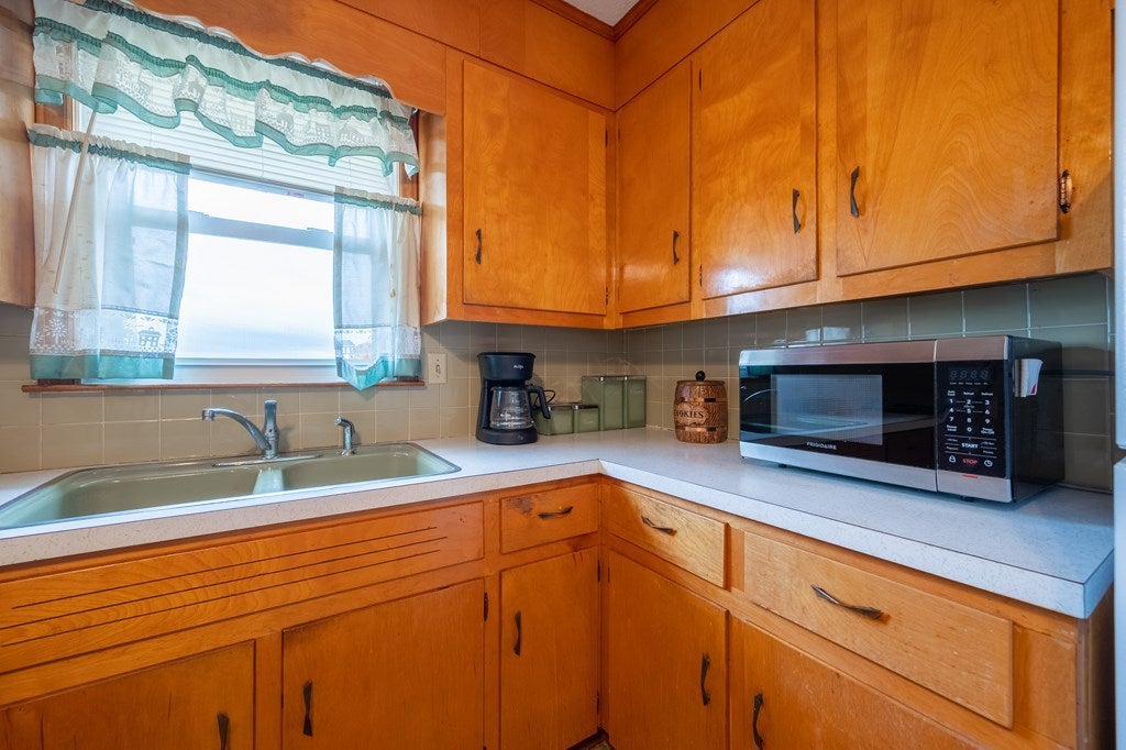 5676 Alum Spring Road Pulaski, VA 24301 - Photo 16 of 46 Gallery Image 16