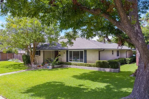 a view of a house with backyard sitting area and garden