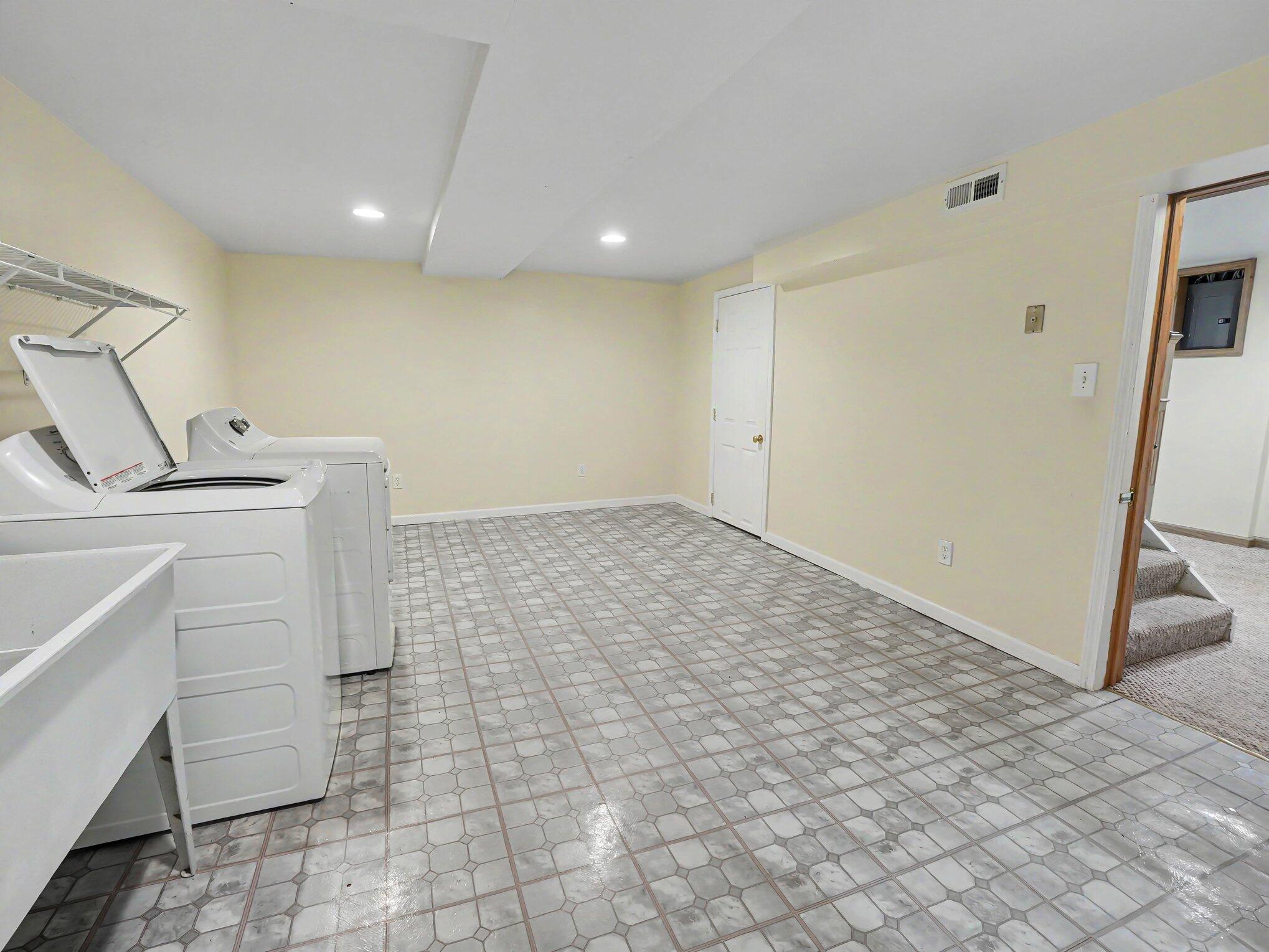 2010 Ferdon Road Ann Arbor, MI 48104 - Photo 21 of 24 018_file_9842