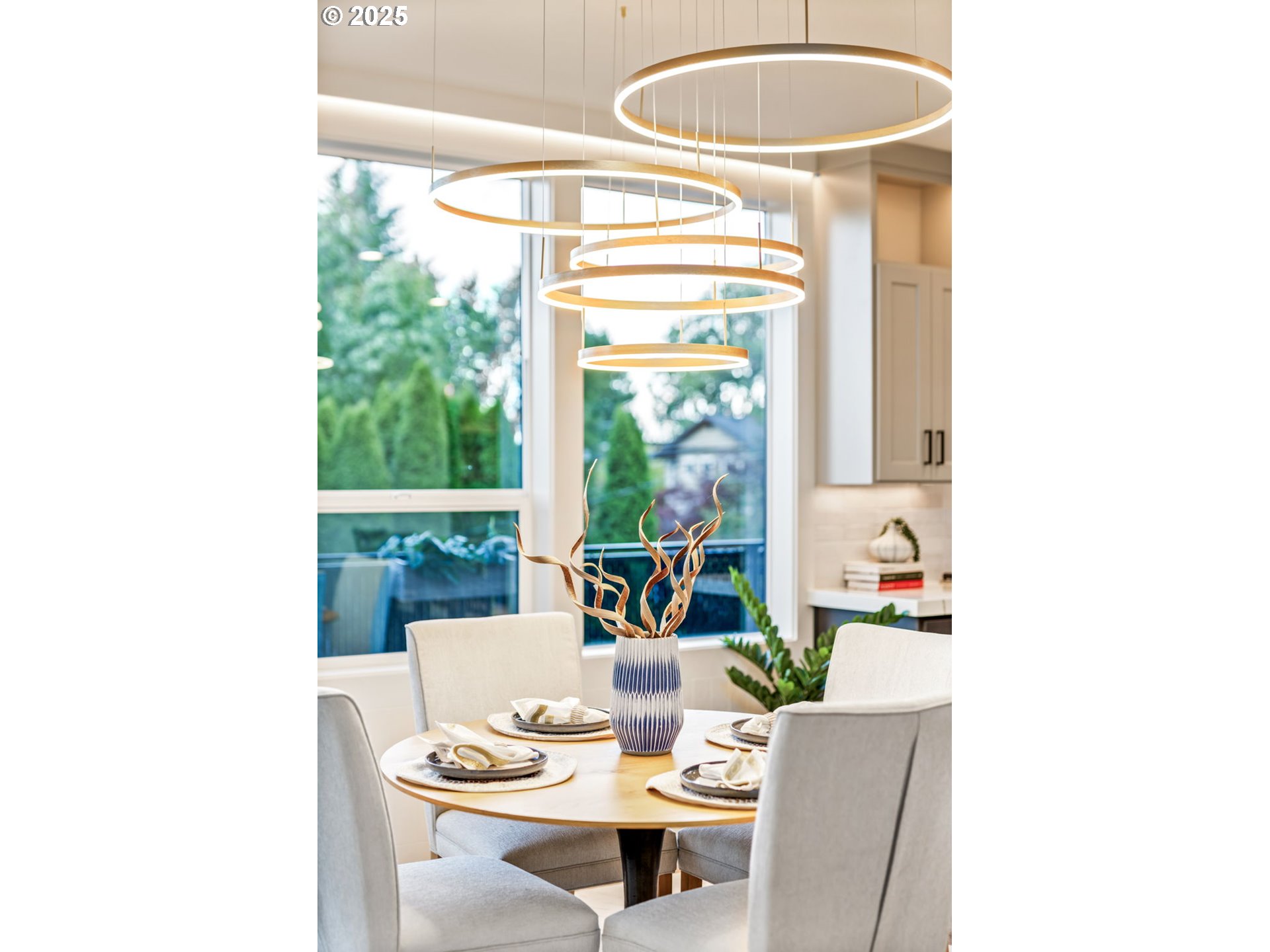 207 South Nebraska Street Portland, OR 97239 - Photo 11 of 47 Dining Area