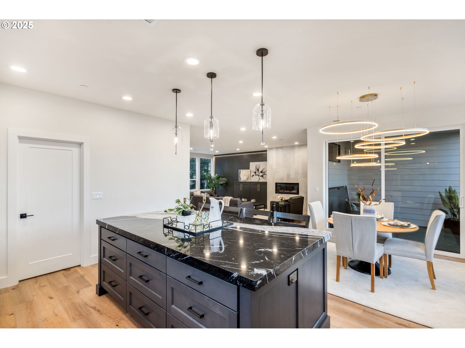 207 South Nebraska Street Portland, OR 97239 - Photo 12 of 47 Kitchen/Dining Room