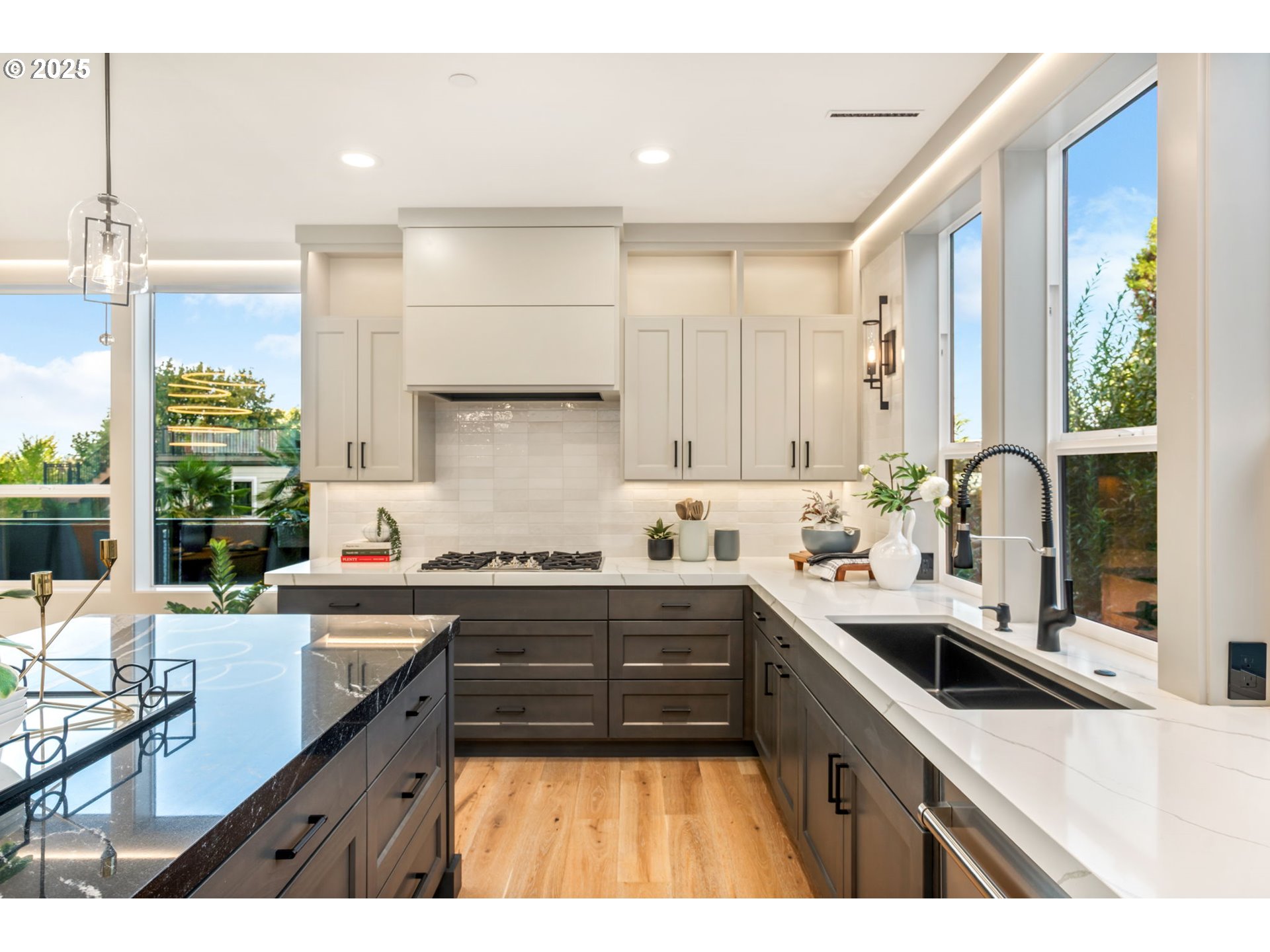 207 South Nebraska Street Portland, OR 97239 - Photo 16 of 47 Kitchen