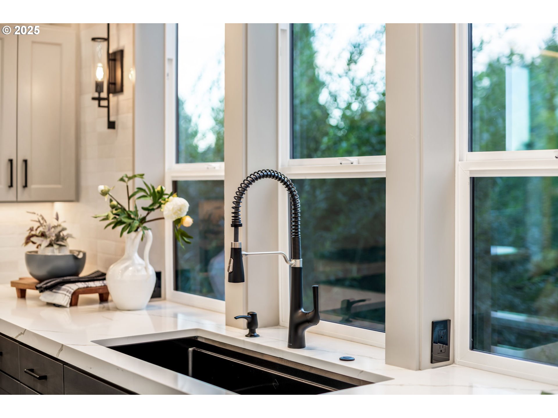 207 South Nebraska Street Portland, OR 97239 - Photo 17 of 47 Kitchen