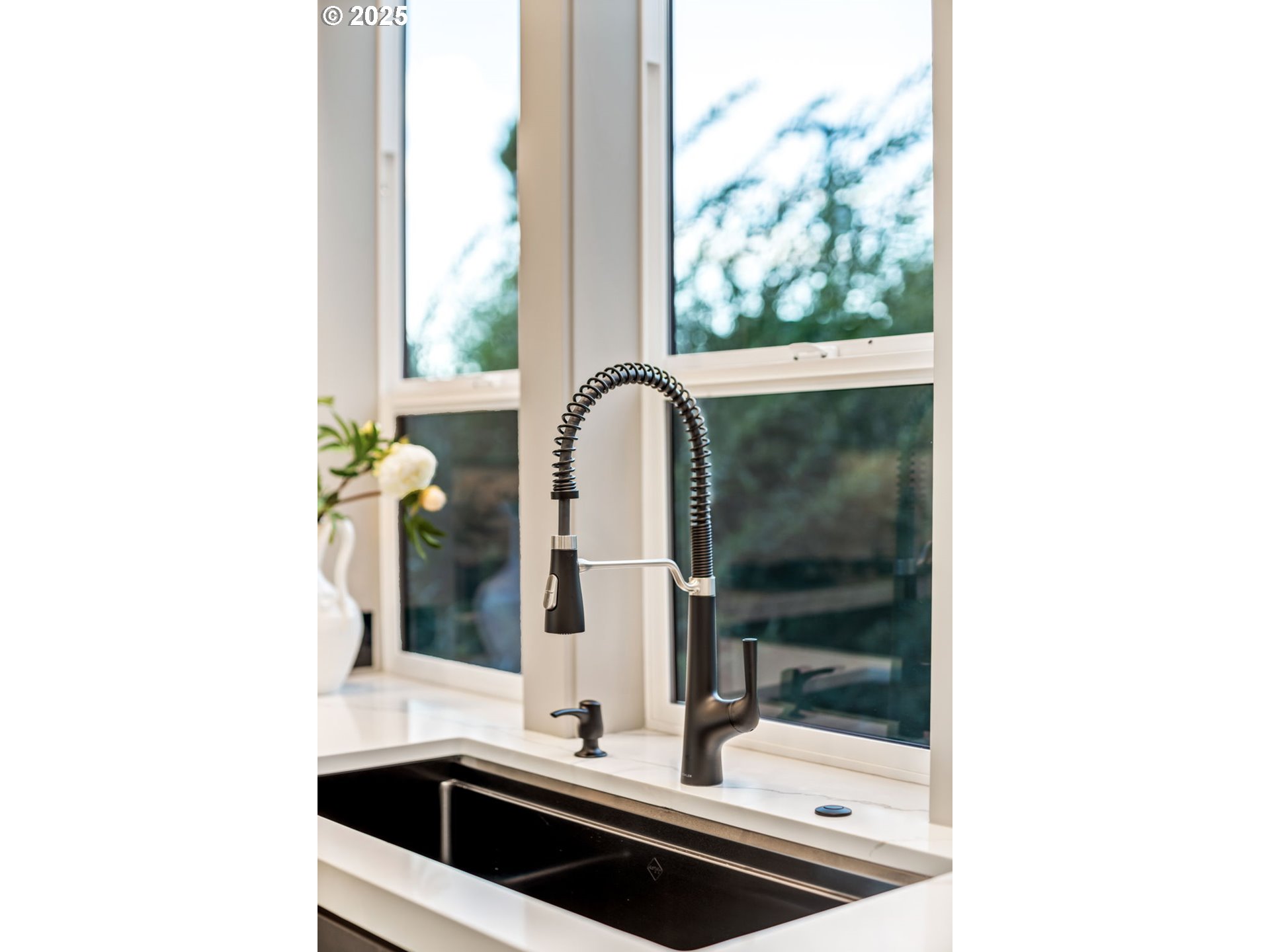 207 South Nebraska Street Portland, OR 97239 - Photo 18 of 47 Kitchen