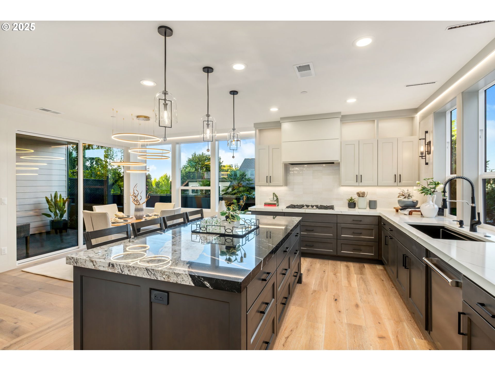 207 South Nebraska Street Portland, OR 97239 - Photo 19 of 47 Kitchen