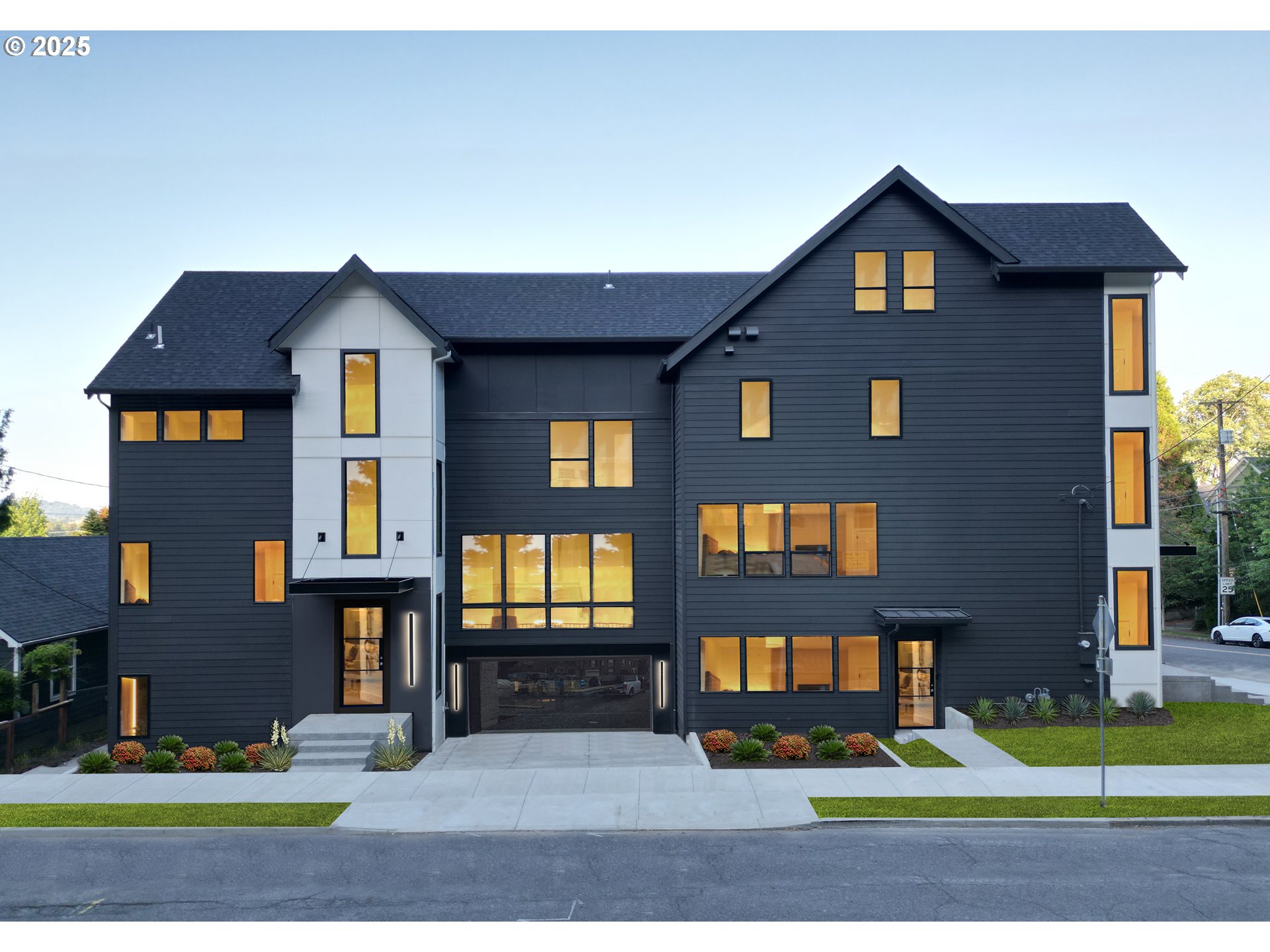 207 South Nebraska Street Portland, OR 97239 - Photo 2 of 47 Exterior