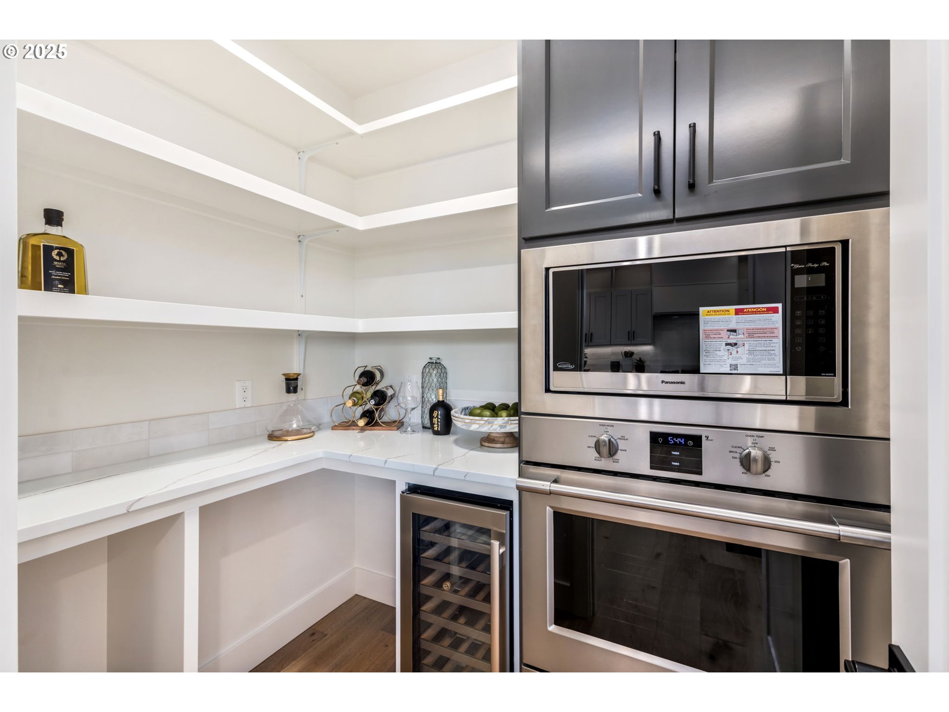 207 South Nebraska Street Portland, OR 97239 - Photo 21 of 47 Butler's Pantry