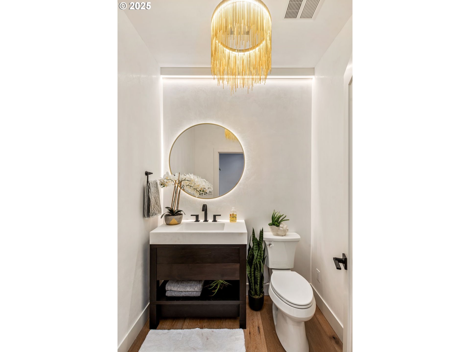 207 South Nebraska Street Portland, OR 97239 - Photo 23 of 47 Bathroom