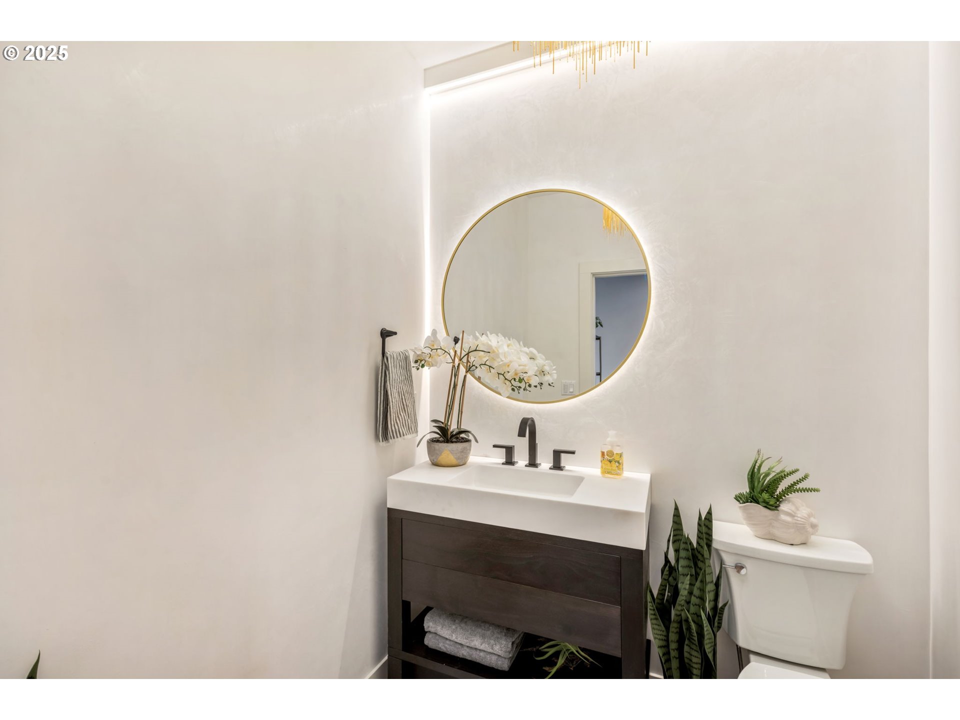 207 South Nebraska Street Portland, OR 97239 - Photo 24 of 47 Bathroom