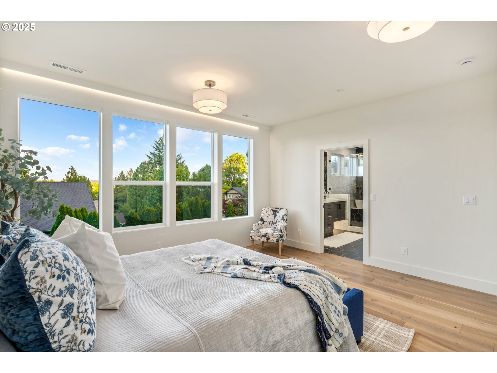 207 South Nebraska Street Portland, OR 97239 - Photo 27 of 47 Primary Bedroom