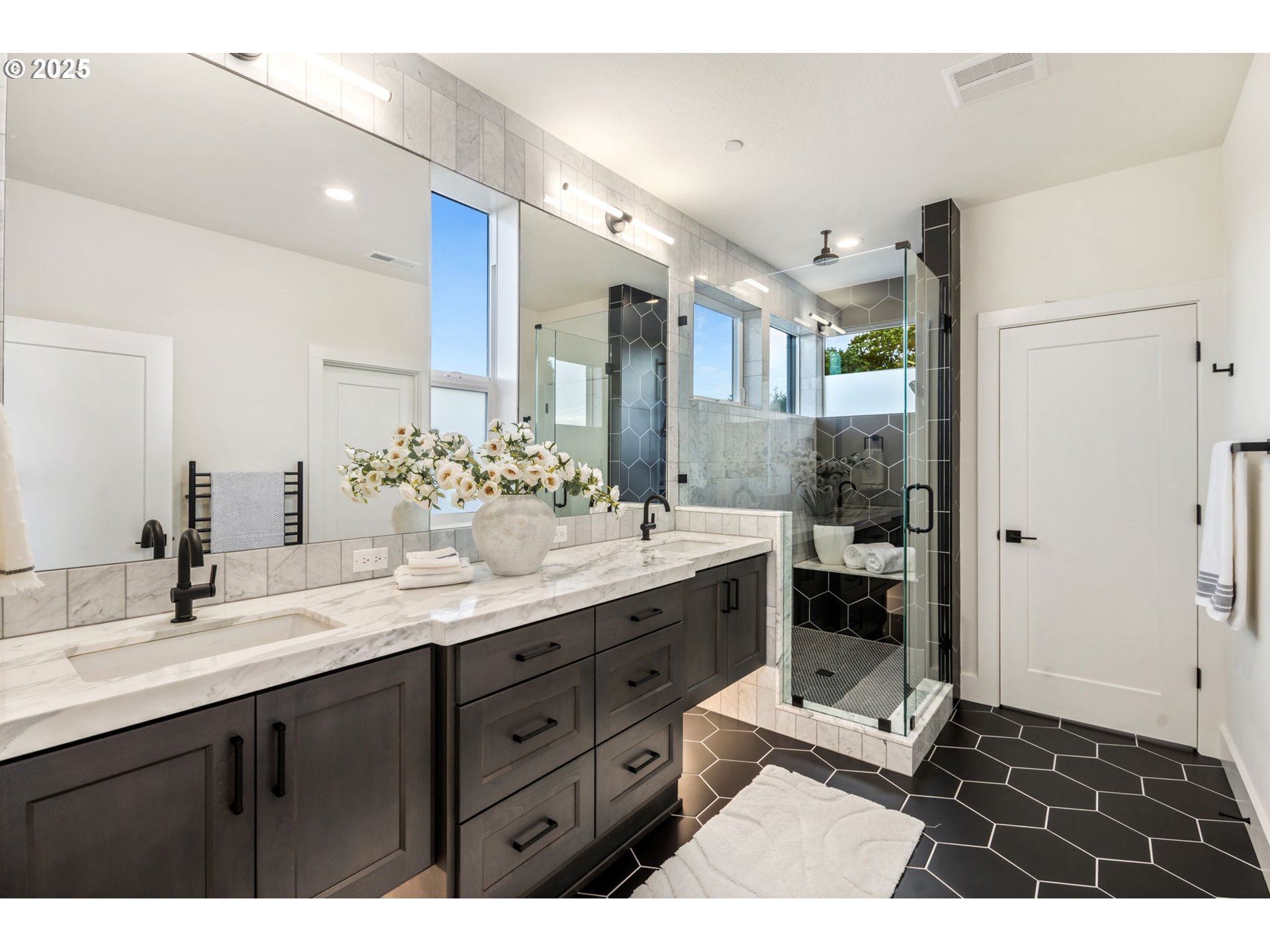 207 South Nebraska Street Portland, OR 97239 - Photo 29 of 47 Primary Bedroom