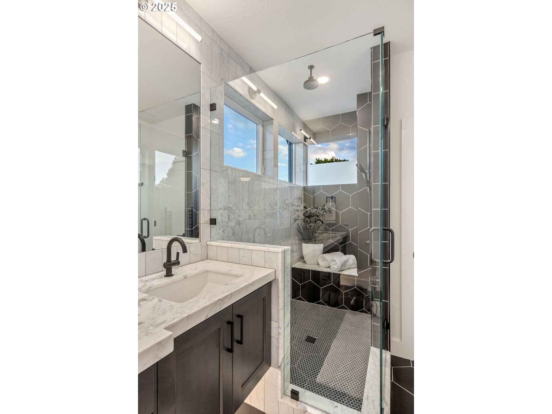 207 South Nebraska Street Portland, OR 97239 - Photo 30 of 47 Bathroom