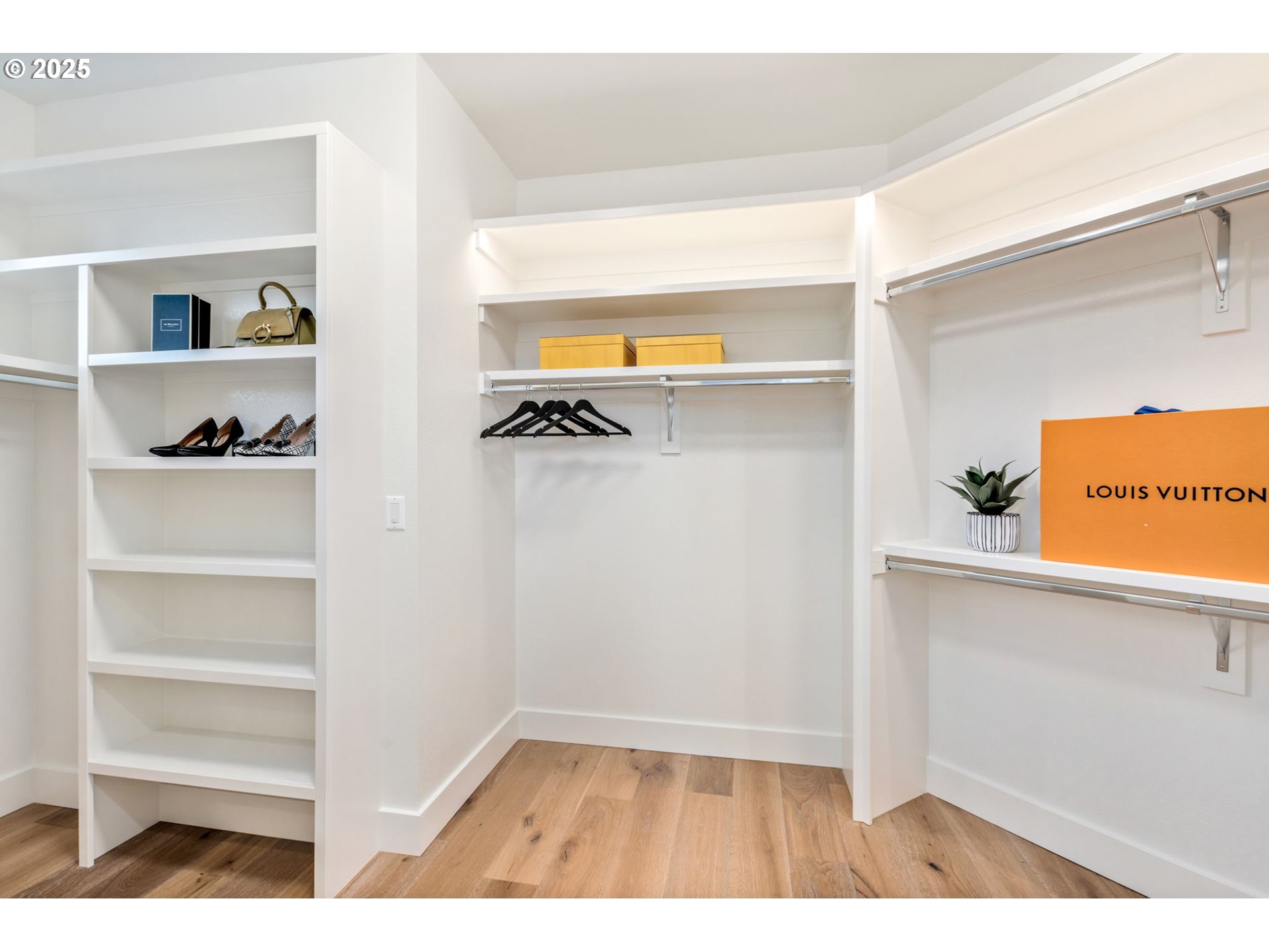 207 South Nebraska Street Portland, OR 97239 - Photo 31 of 47 Primary Bedroom