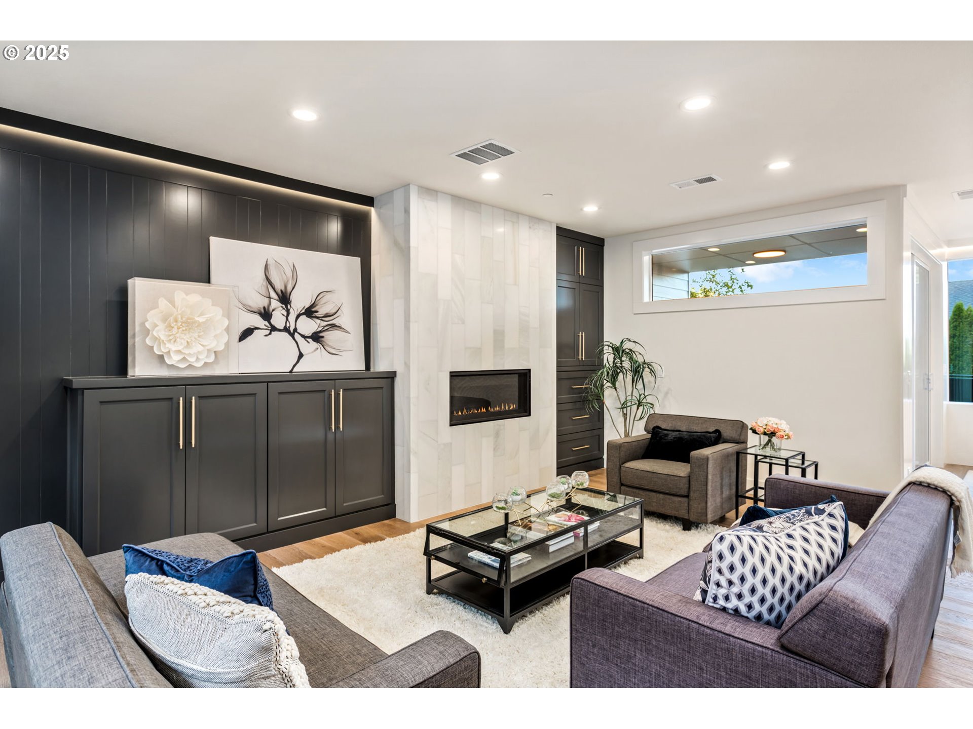 207 South Nebraska Street Portland, OR 97239 - Photo 5 of 47 Living Room