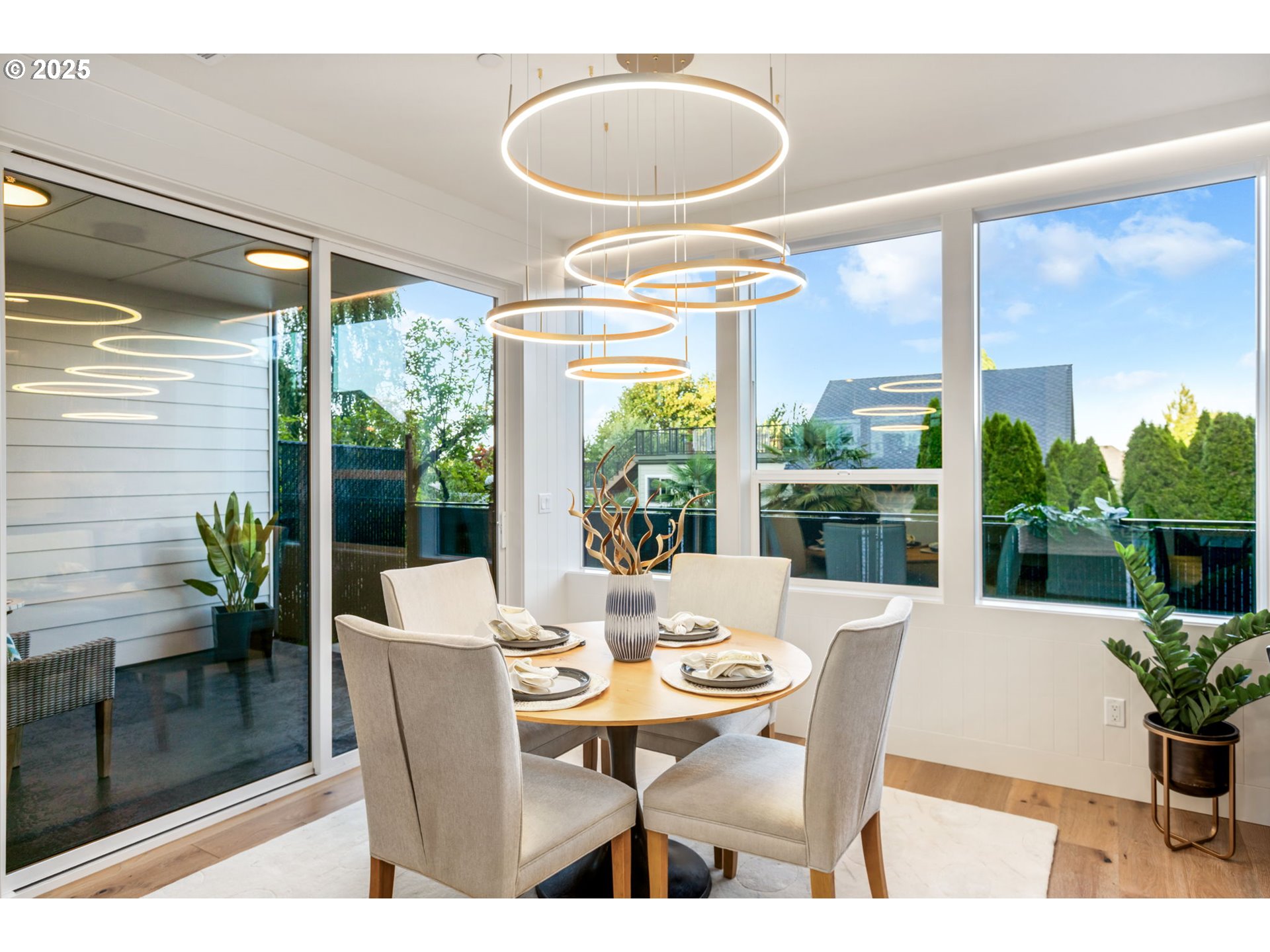 207 South Nebraska Street Portland, OR 97239 - Photo 10 of 47 Dining Area