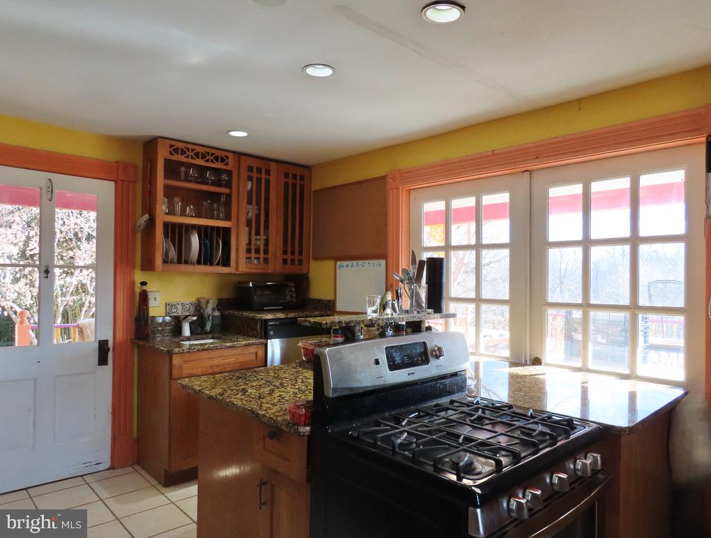 365 Tiger Valley Road Washington, VA 22747 - Photo 11 of 53 Kitchen opens to serve the back porch & deck