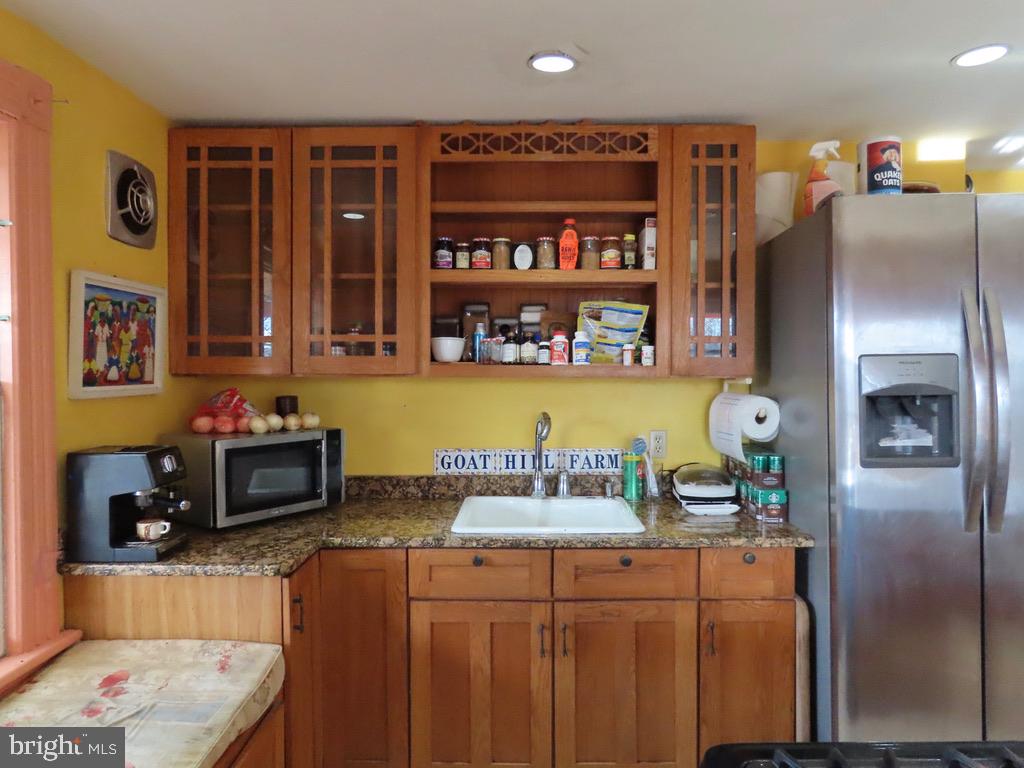 365 Tiger Valley Road Washington, VA 22747 - Photo 12 of 53 Kitchen workspaces