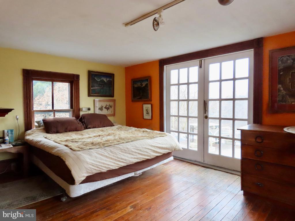 365 Tiger Valley Road Washington, VA 22747 - Photo 24 of 53 16' X 18' Primary Bedroom with deck access