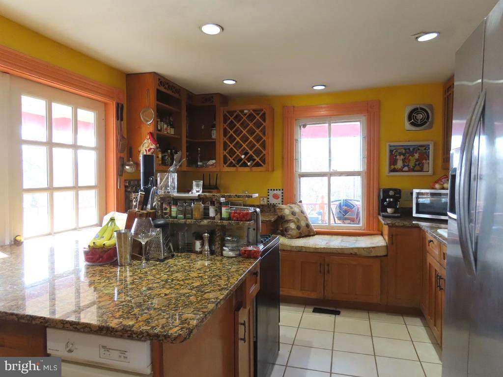 365 Tiger Valley Road Washington, VA 22747 - Photo 9 of 53 16' X 13' Kitchen with granite counters