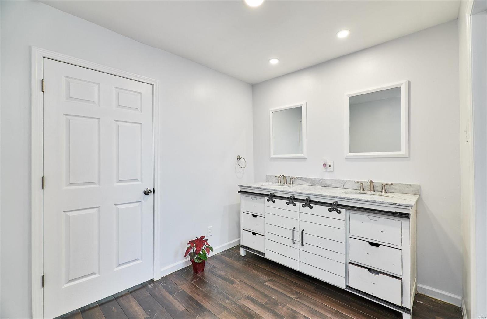3411 Brown Road St. Louis, MO 63114 - Photo 22 of 50 Gallery Image 22