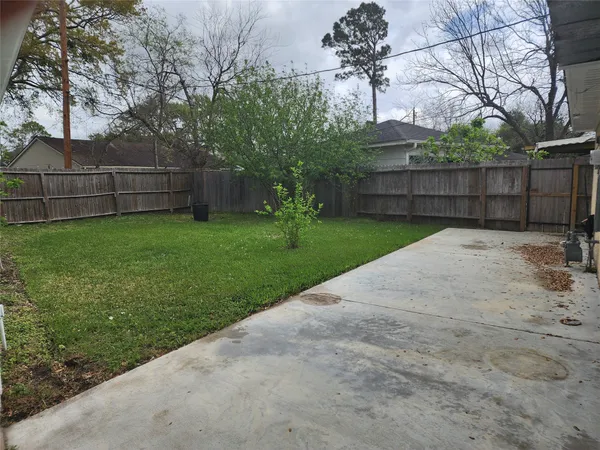 $2,000 | 9110 Grape Street, Houston, TX 77036