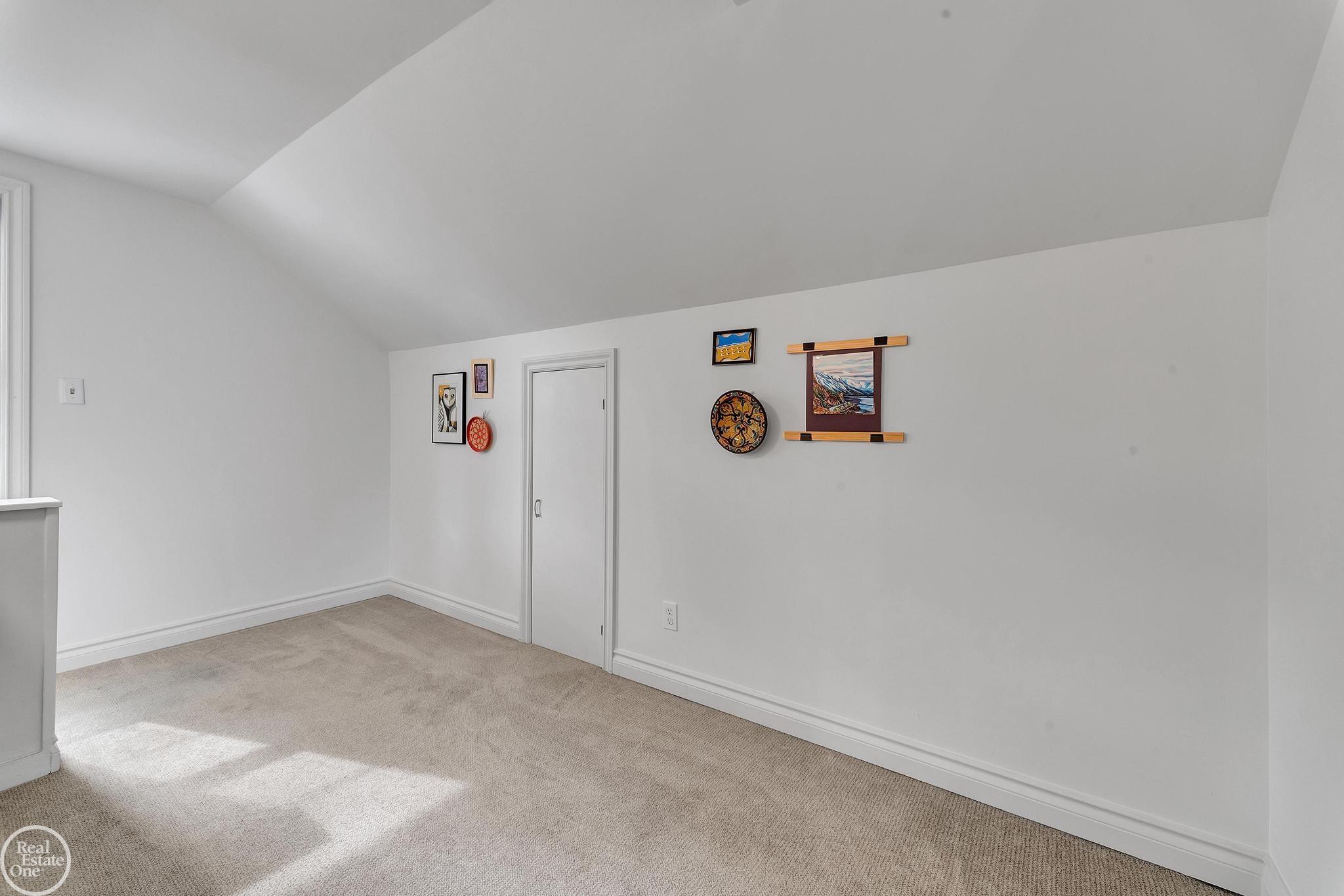 951 Hampton Road Grosse Pointe, MI 48236 - Photo 42 of 85 50147430-883fd8f6-a256-4721-abb0-54bf2c491fc8.JPG
