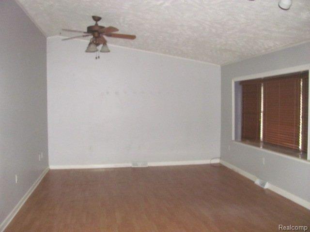 6127 Carroll Lk Road Commerce Township, MI 48382 - Photo 4 of 12 8interior.jpg