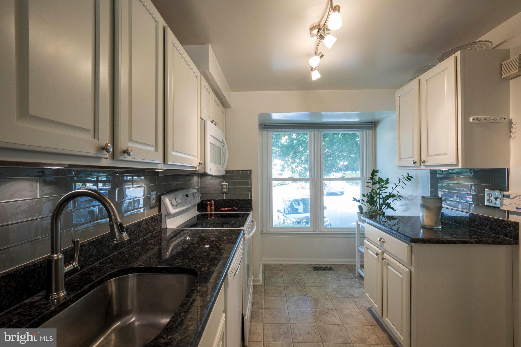 11935 Redtree Way Reston, VA 20194 - Photo 4 of 29 Lots of light in Kitchen
