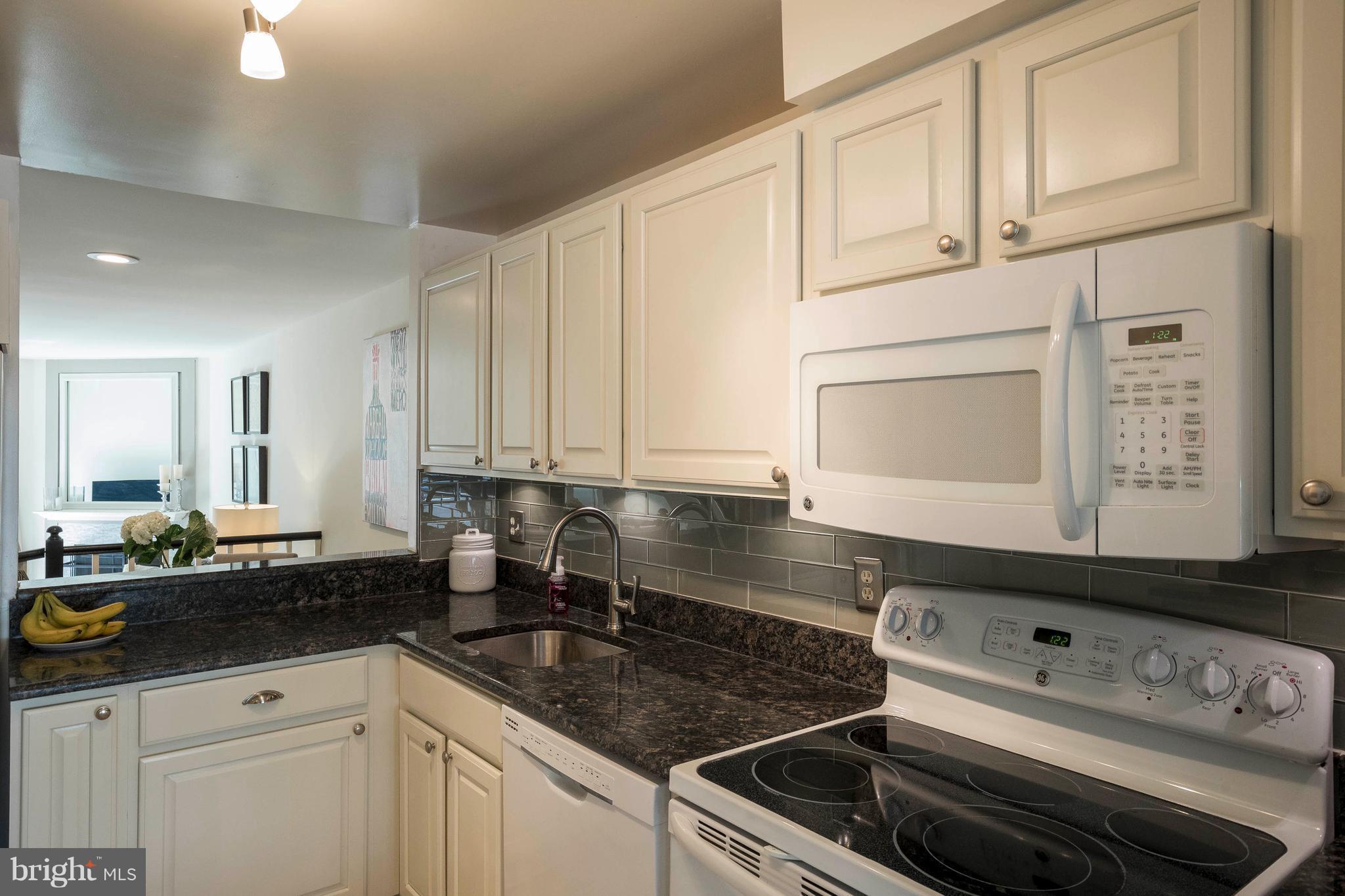 11935 Redtree Way Reston, VA 20194 - Photo 5 of 29 Granite Counter tops