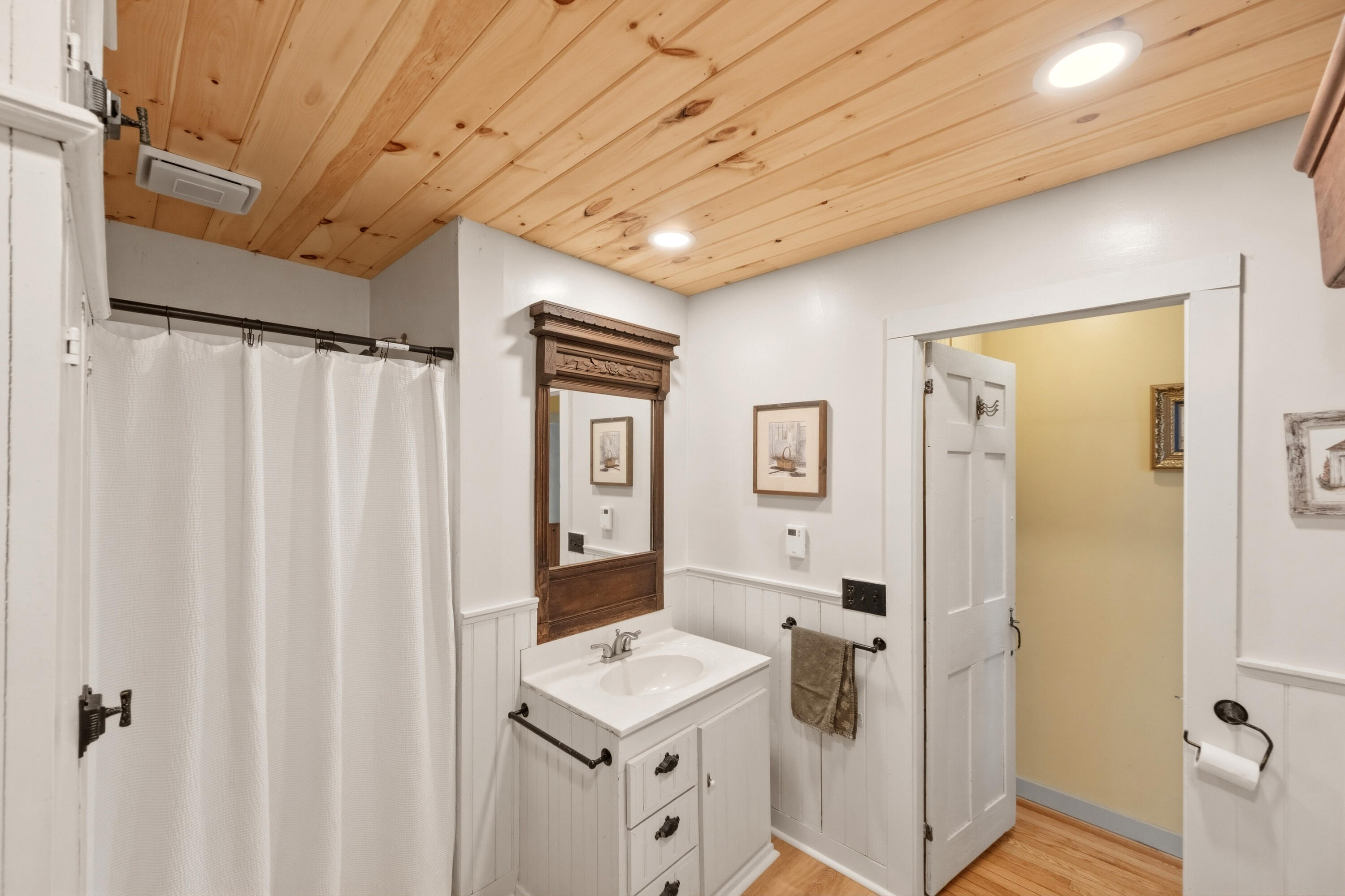 175 Quarry Road Waldoboro, ME 04572 - Photo 36 of 103 1st Floor bath