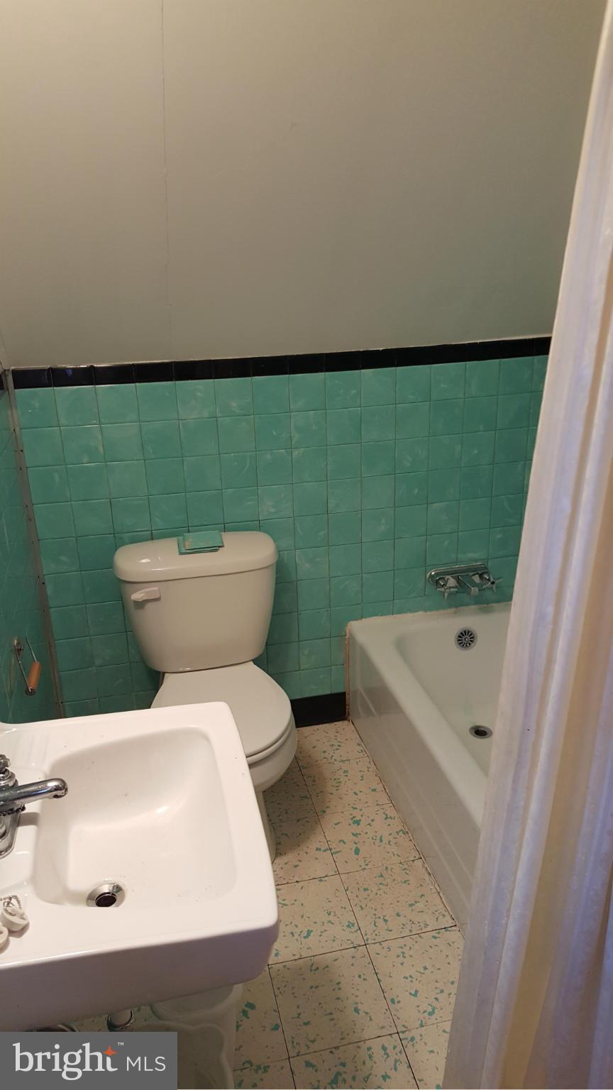 3307 Acton Road Baltimore, MD 21234 - Photo 12 of 18 Bath