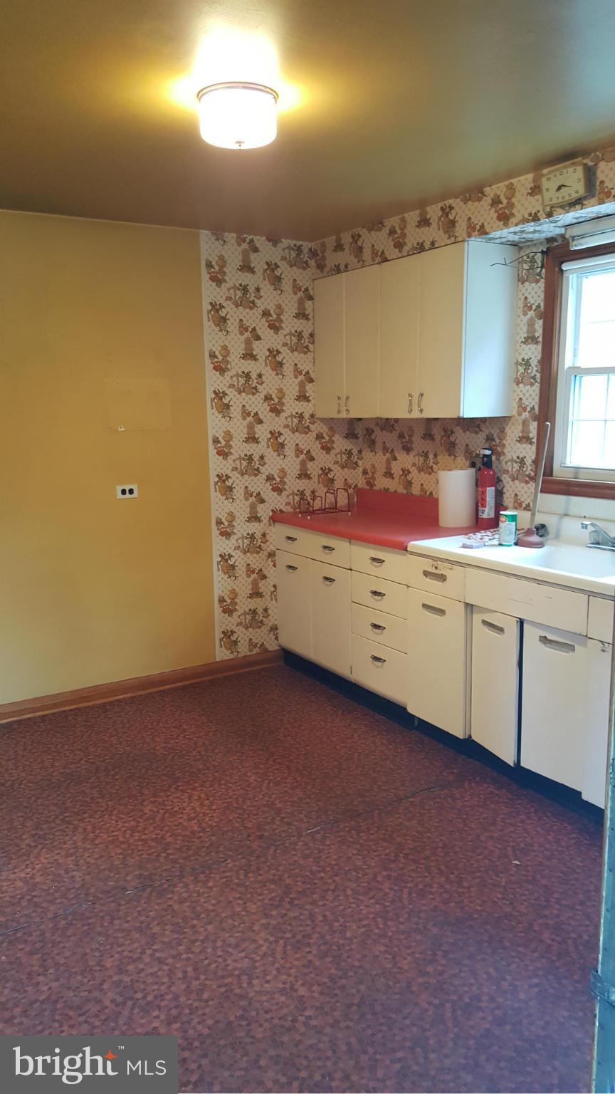 3307 Acton Road Baltimore, MD 21234 - Photo 3 of 18 Kitchen