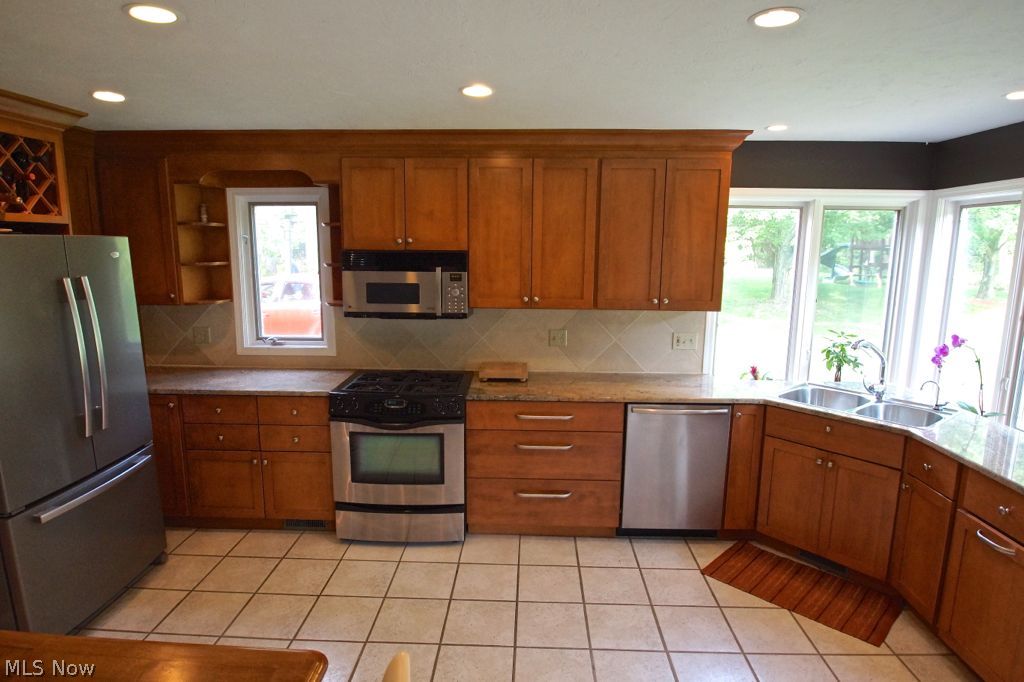 29349 Bryce Road Cleveland, OH 44124 - Photo 8 of 25