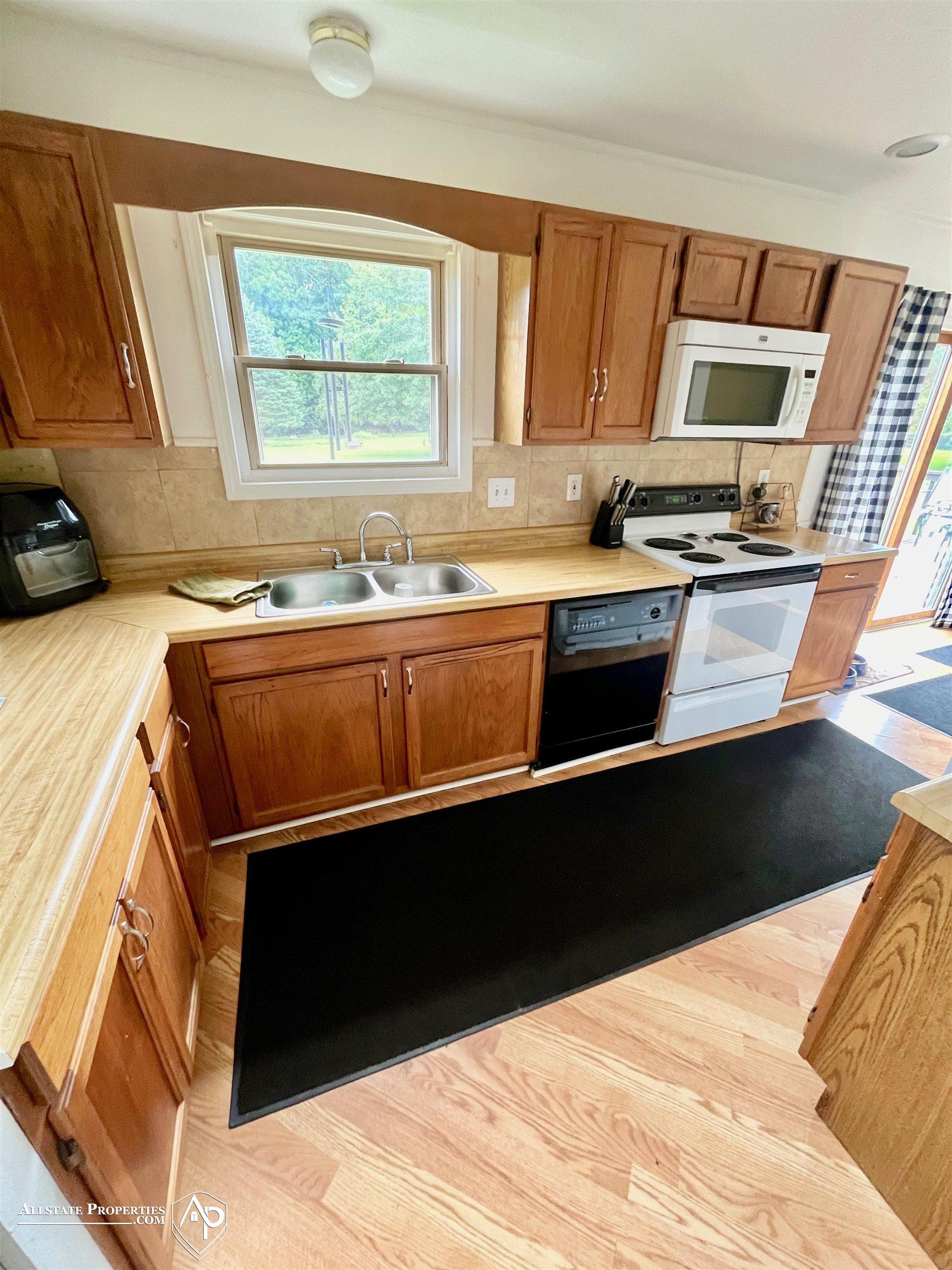 5830 Fostoria Road Columbiaville, MI 48421 - Photo 8 of 31 50151406-28fc9dbc-6285-4829-a567-50dbf65af572.JPG
