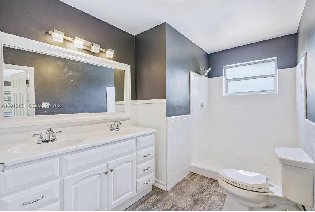 320 Fern Street Jupiter, FL 33458 - Photo 9 of 13 2nd bathroom