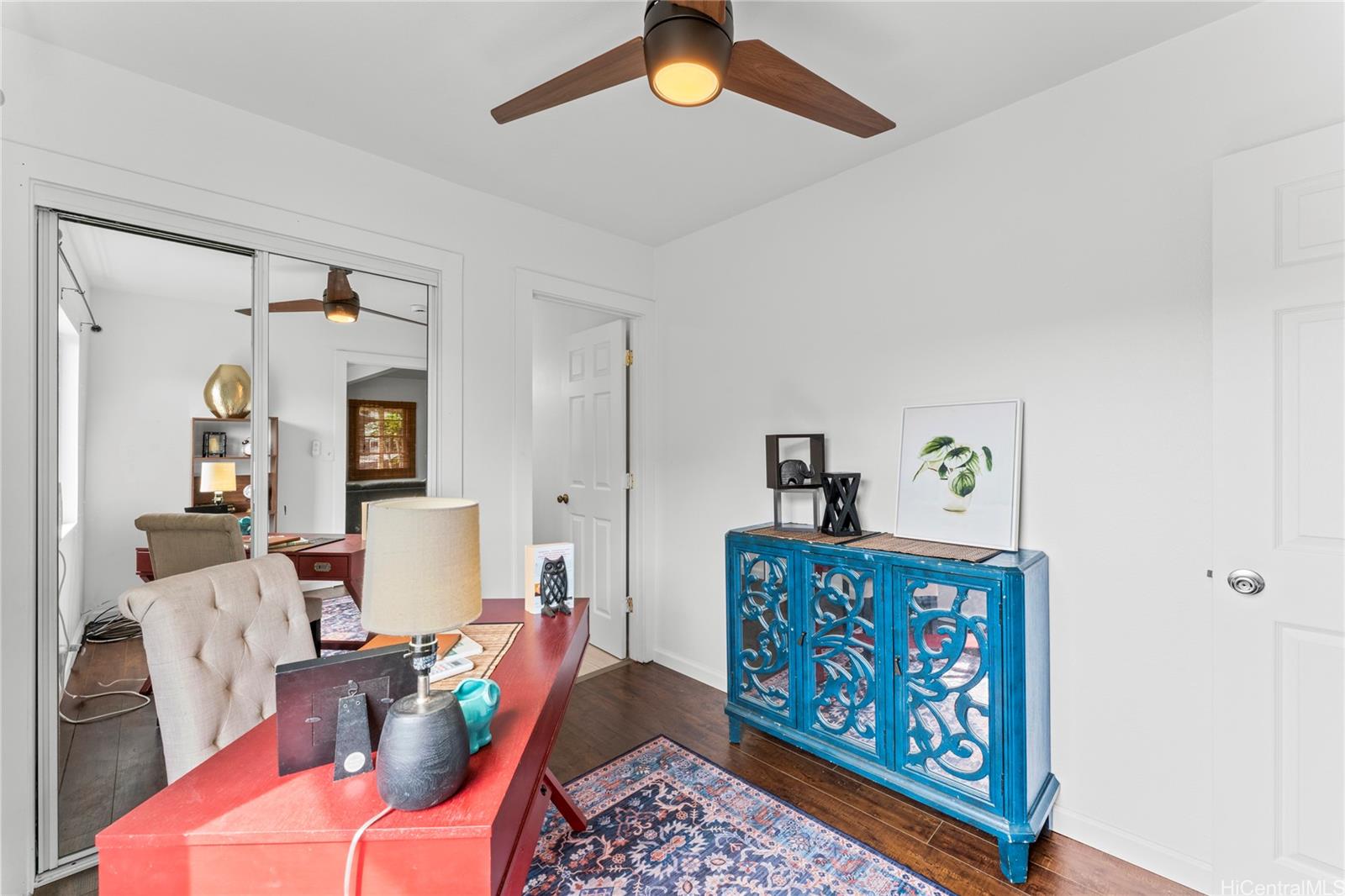 1506 Frear Street, Unit A Honolulu, HI 96813 - Photo 17 of 25 View of the third bedroom showing its versatility as a quiet workspace.