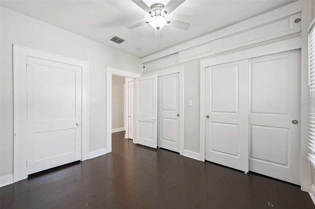 352 Cambridge Boulevard Winter Park, FL 32789 - Photo 19 of 35 an empty room with a ceiling fan